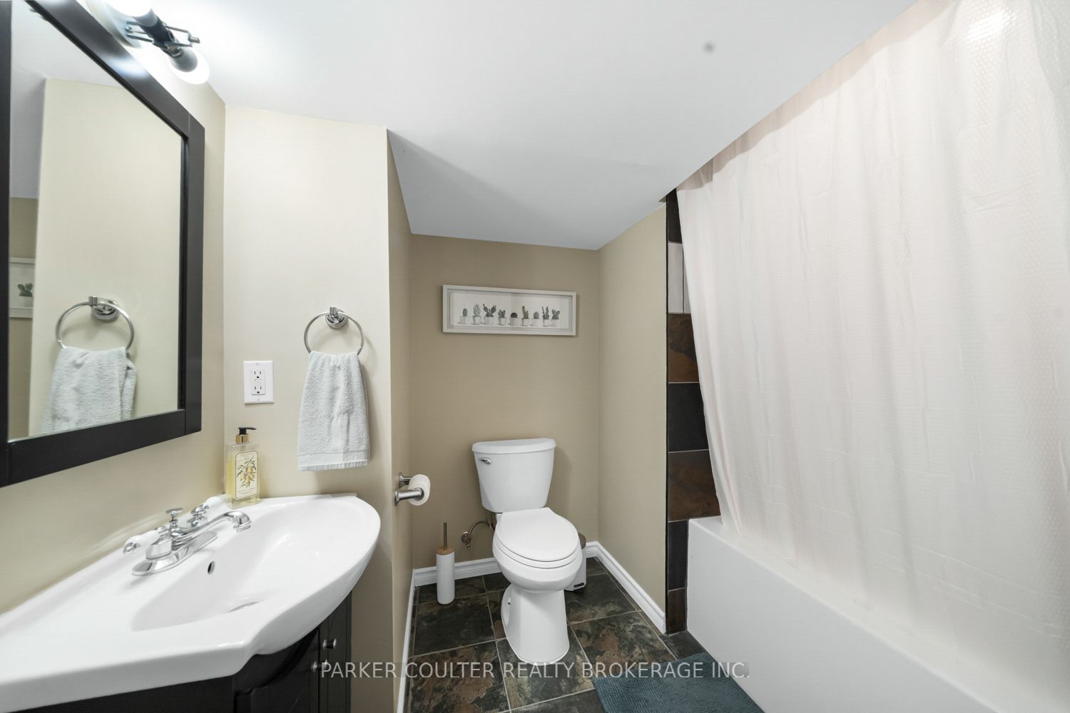 7 Oakley Park Square Property Photo 28