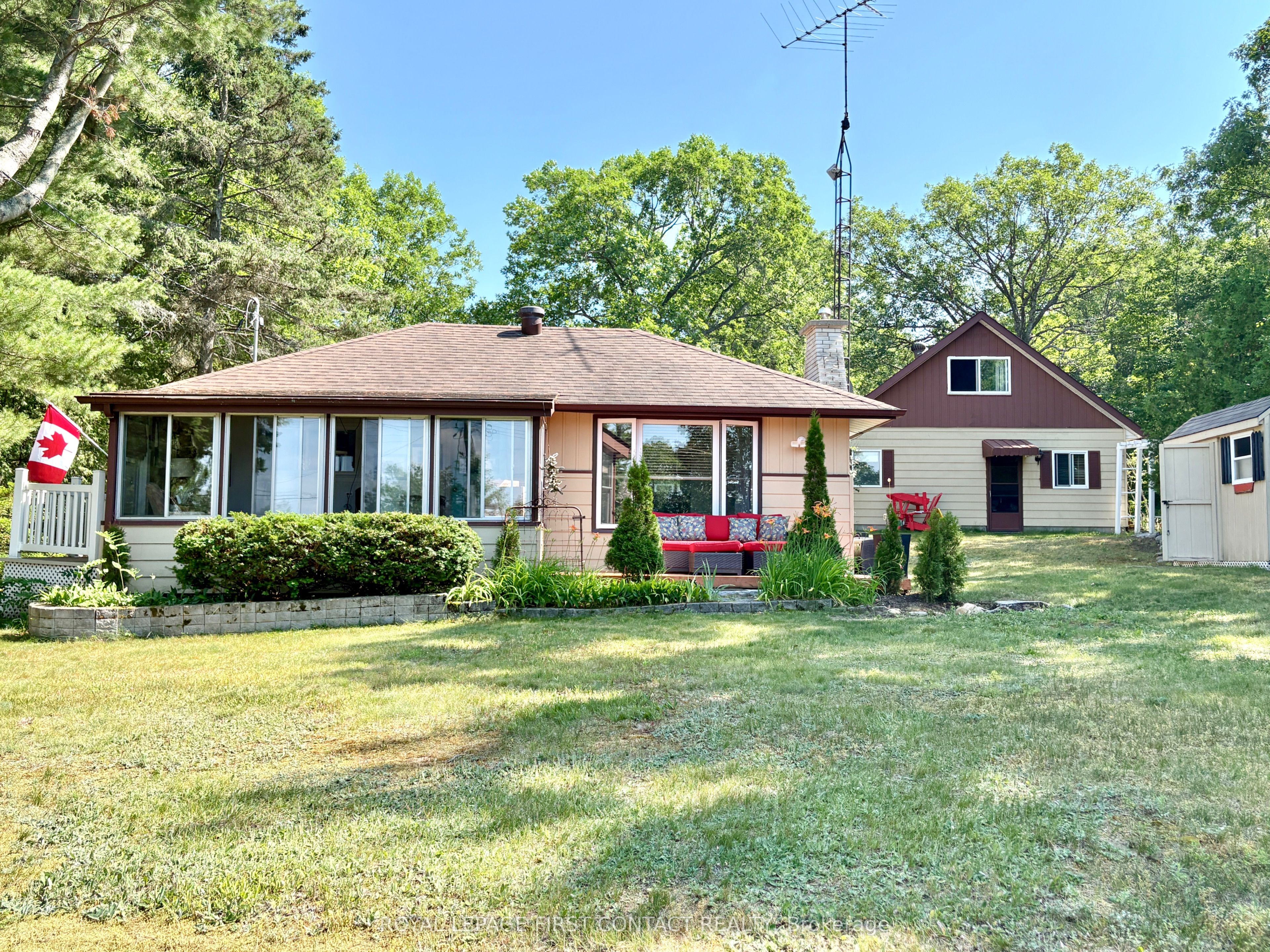 1987 Champlain Road Property Photo 1