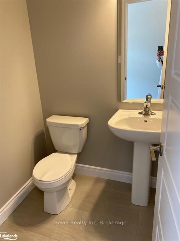 1050 Wright Drive Property Photo 3