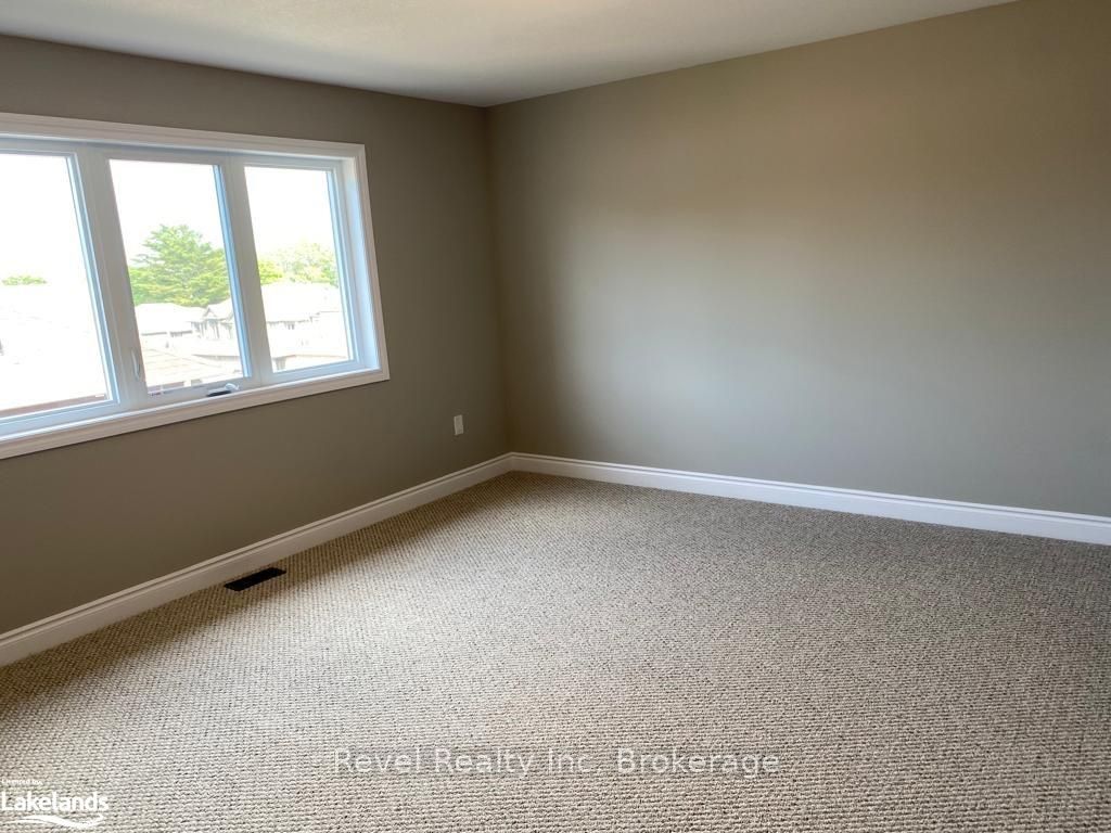 1050 Wright Drive Property Photo 12