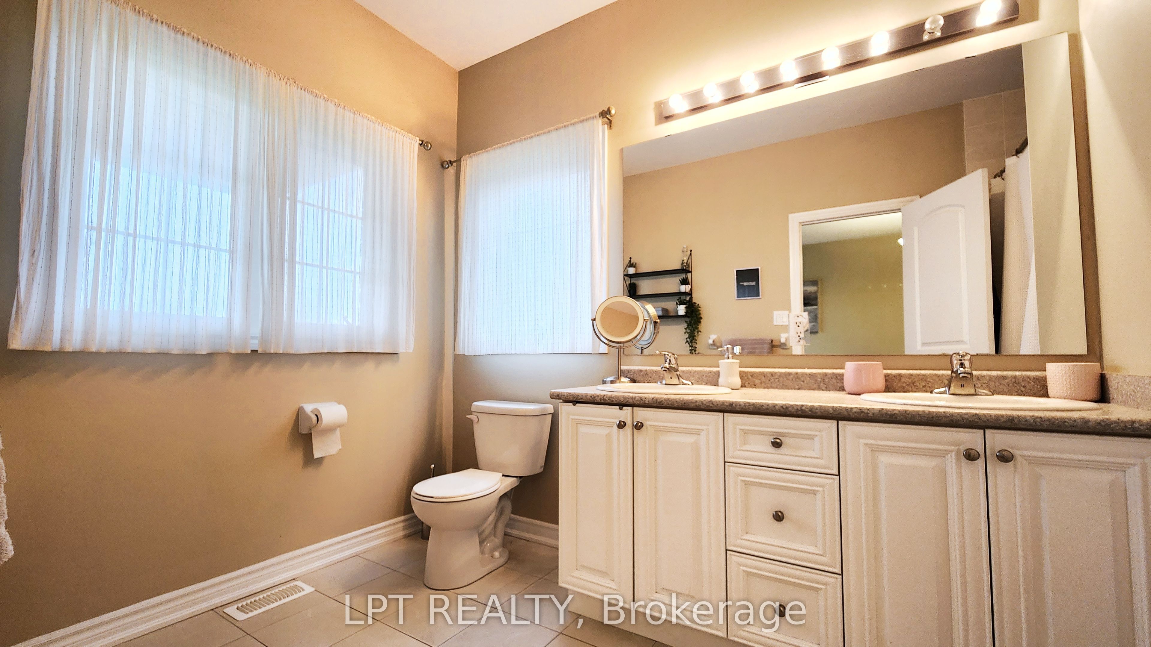 12 Plowright Road Property Photo 31