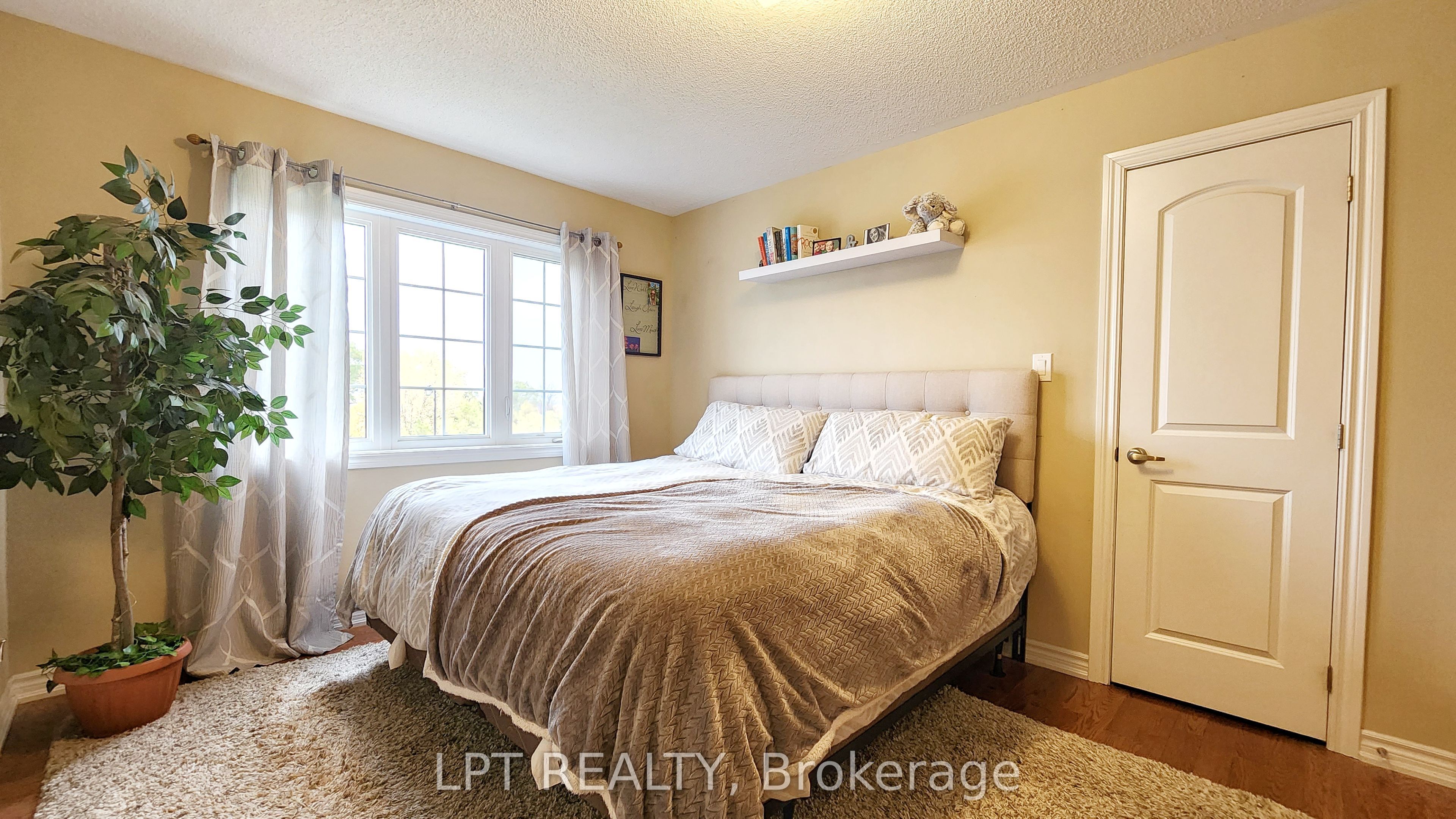 12 Plowright Road Property Photo 32