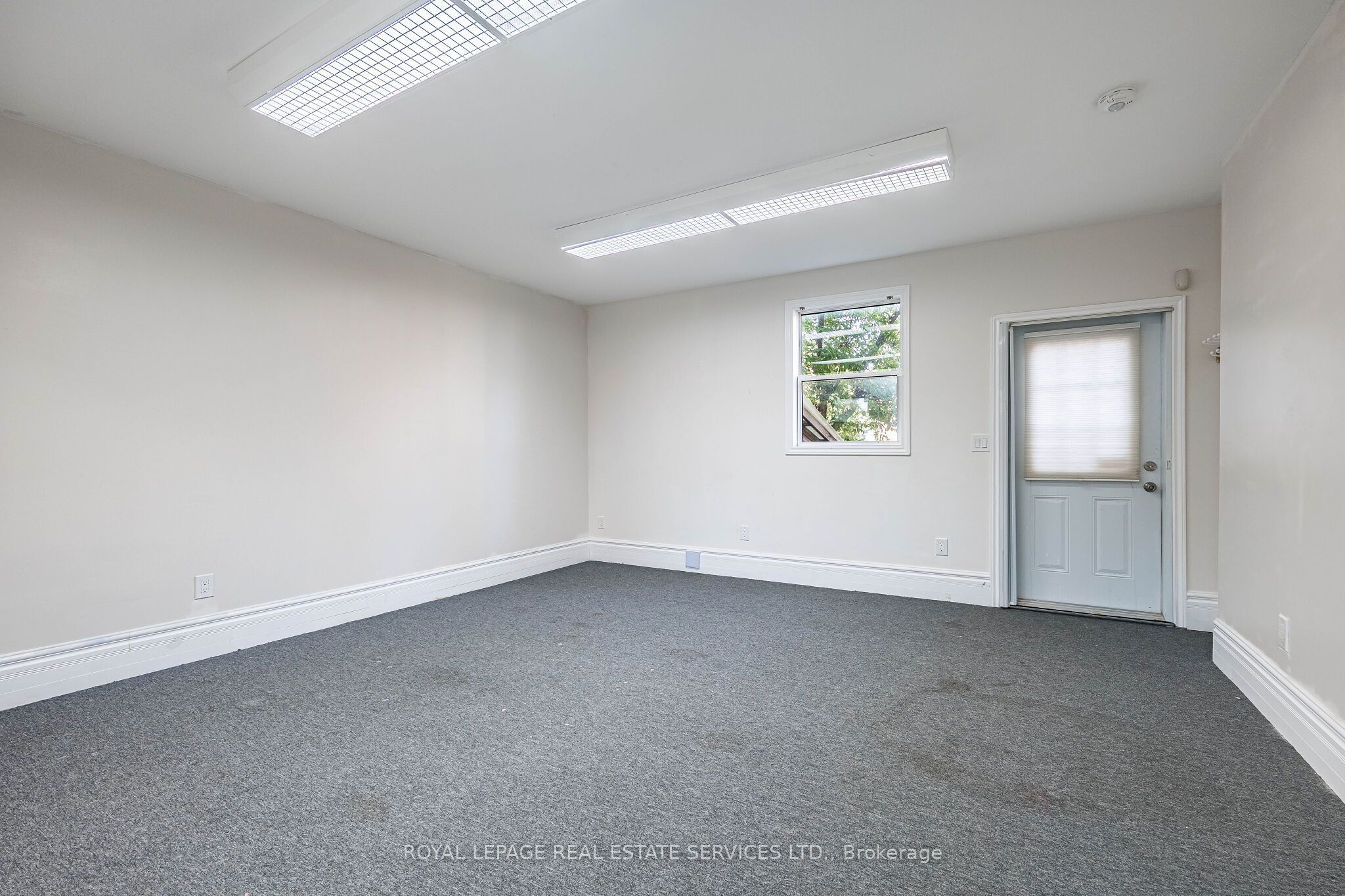 100 Essa Road Property Photo 9