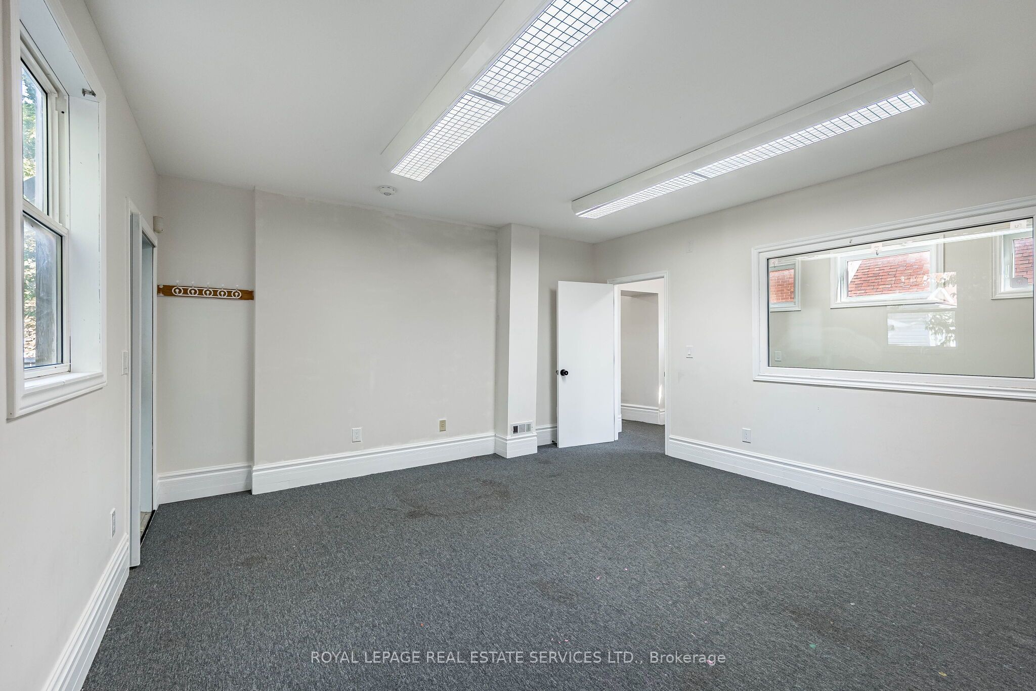 100 Essa Road Property Photo 11