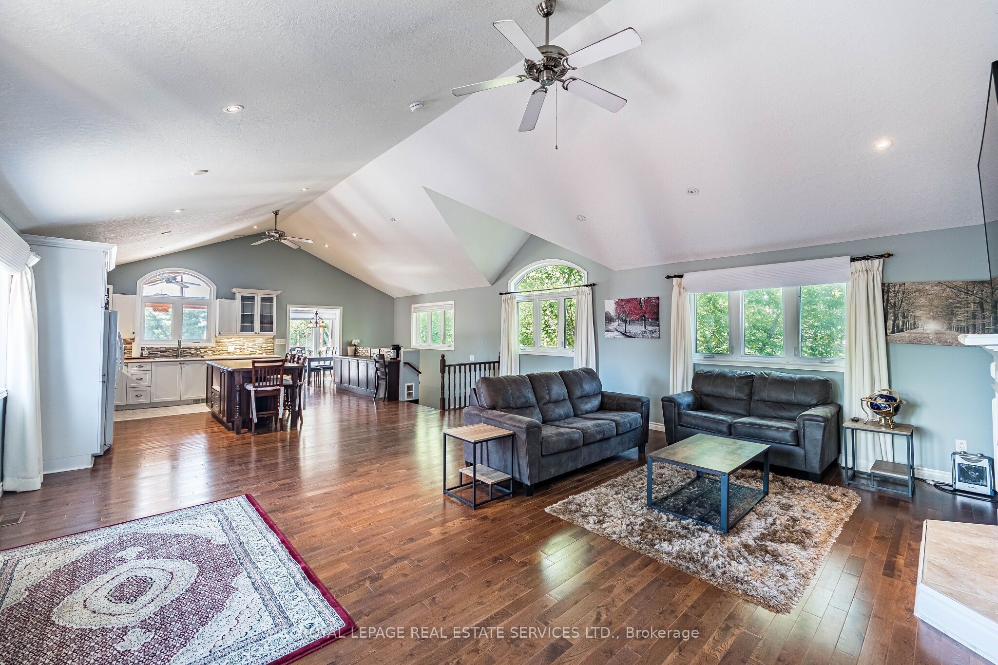 100 Essa Road Property Photo 18