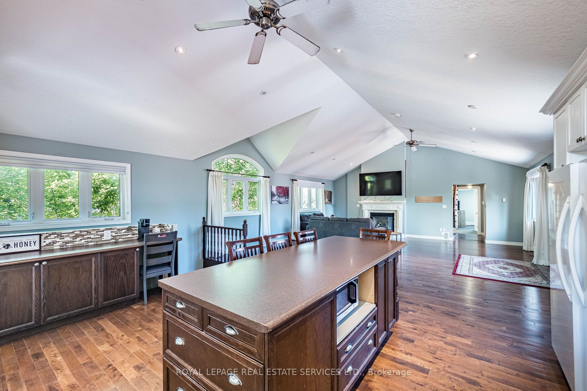 100 Essa Road Property Photo 19