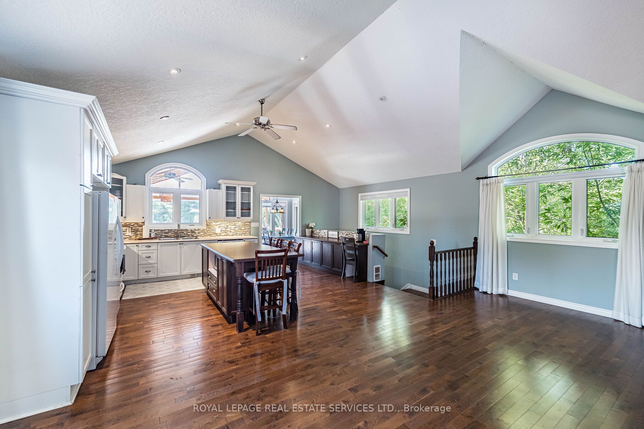100 Essa Road Property Photo 21