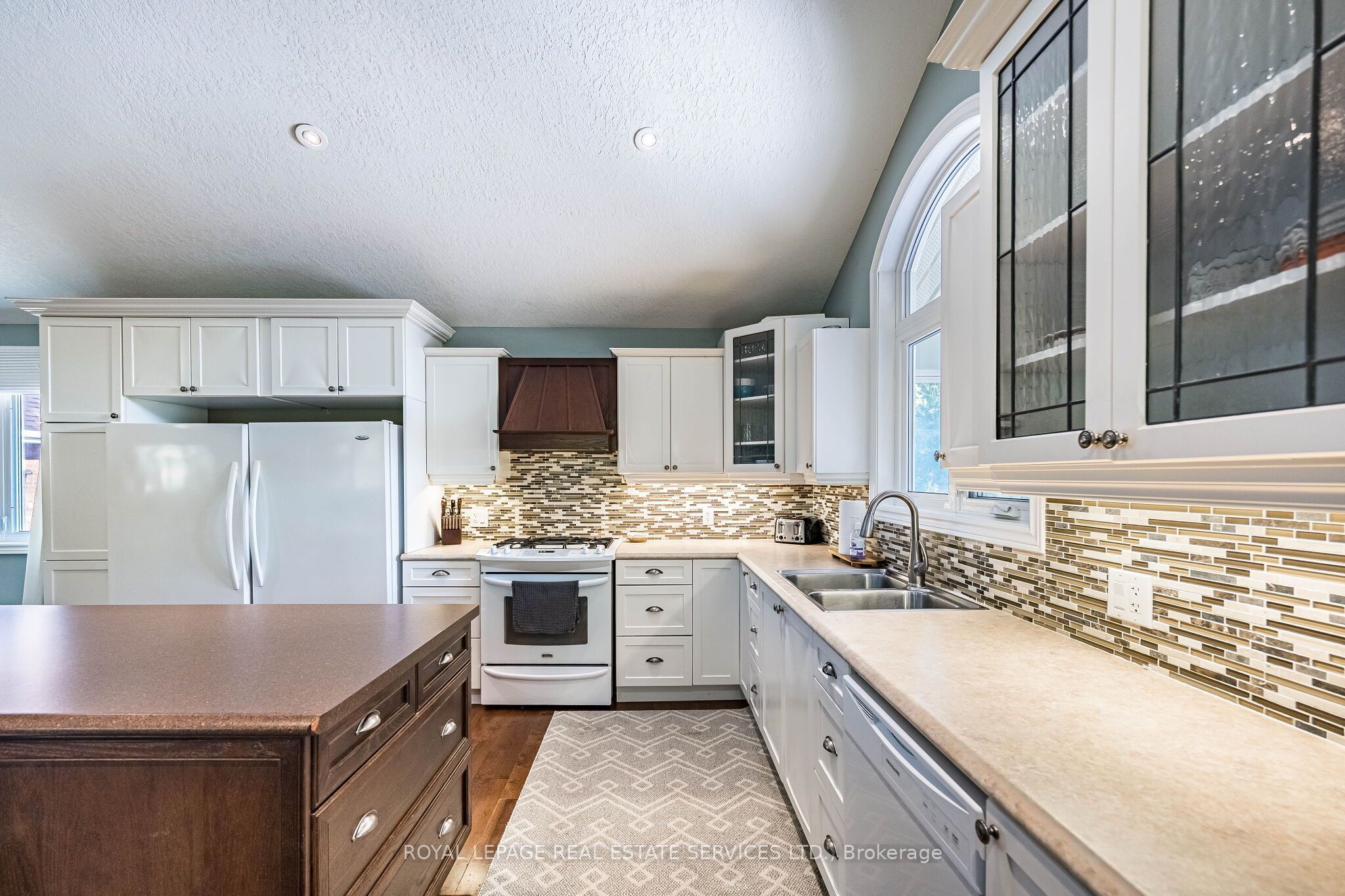 100 Essa Road Property Photo 24
