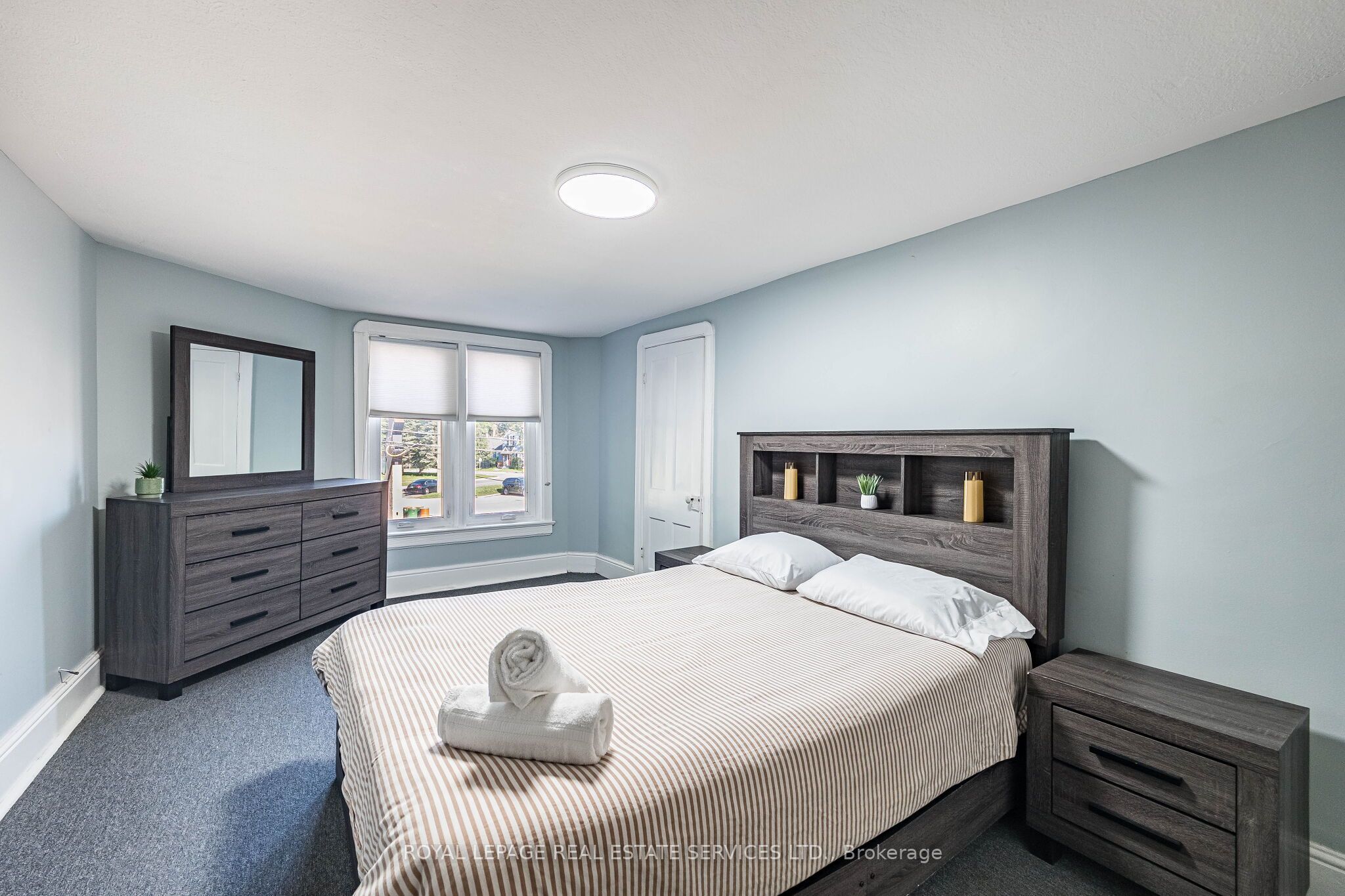 100 Essa Road Property Photo 35