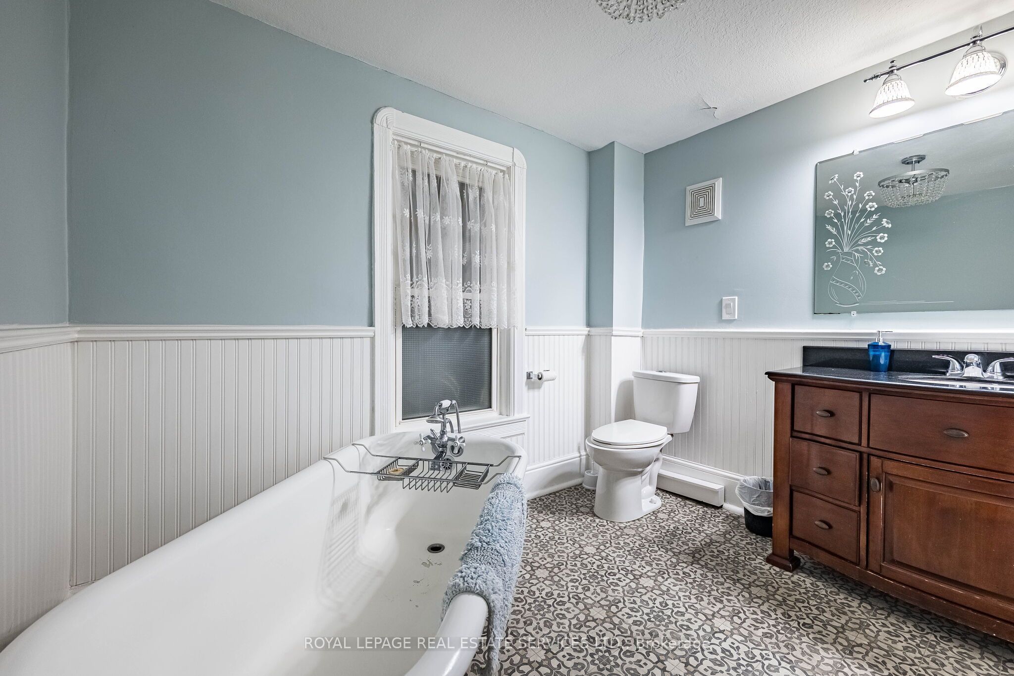 100 Essa Road Property Photo 37