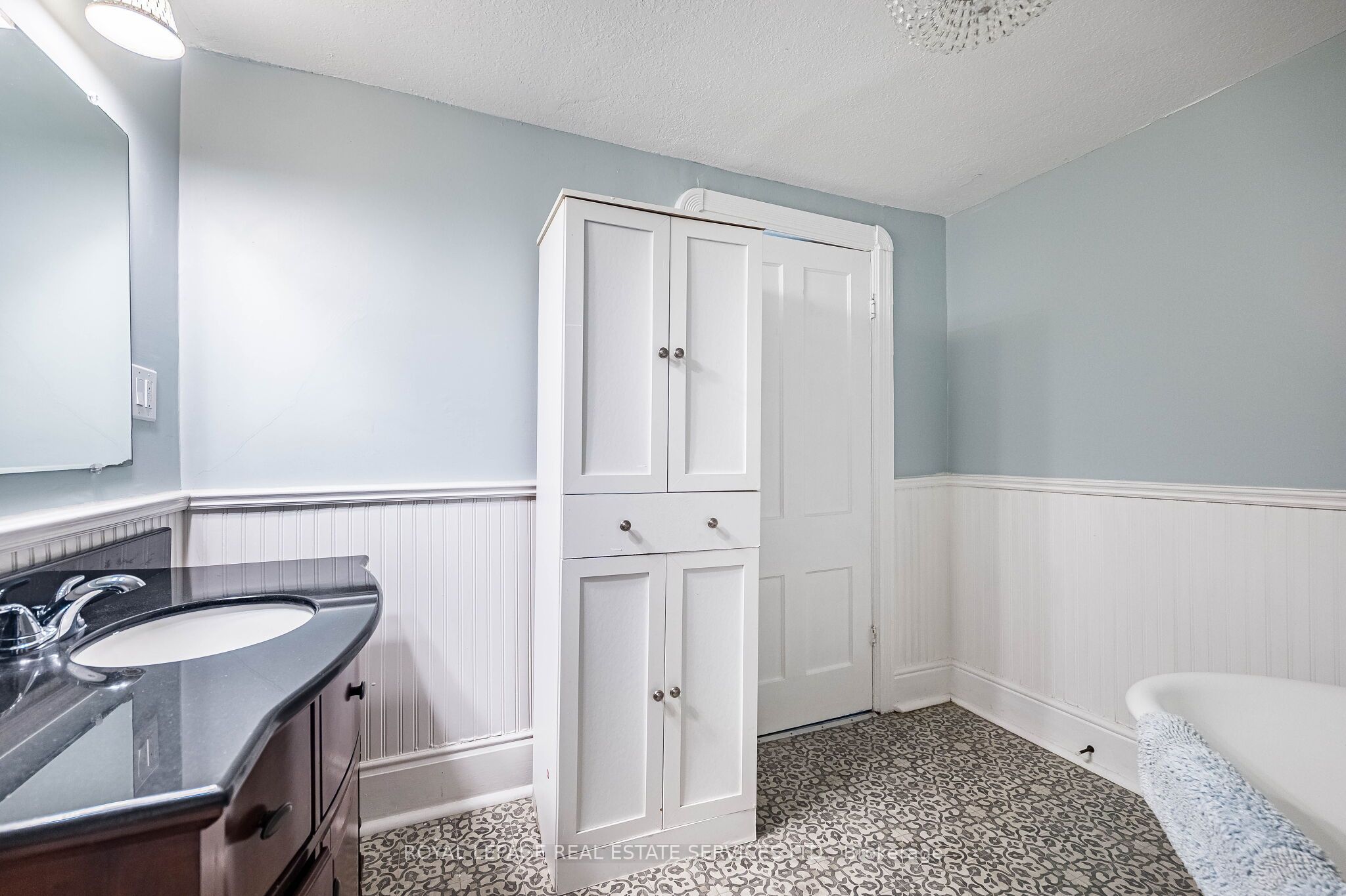 100 Essa Road Property Photo 38