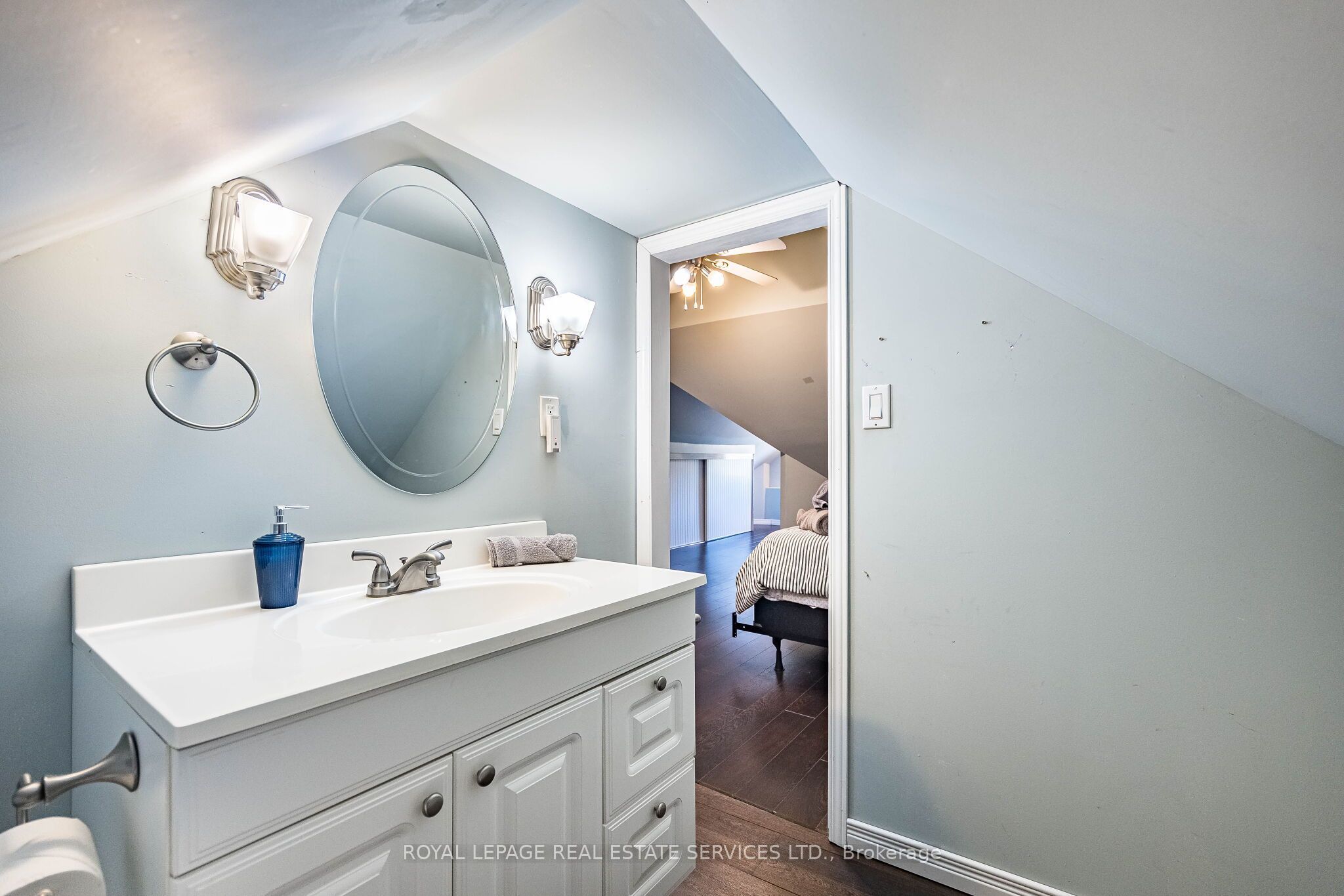 100 Essa Road Property Photo 41
