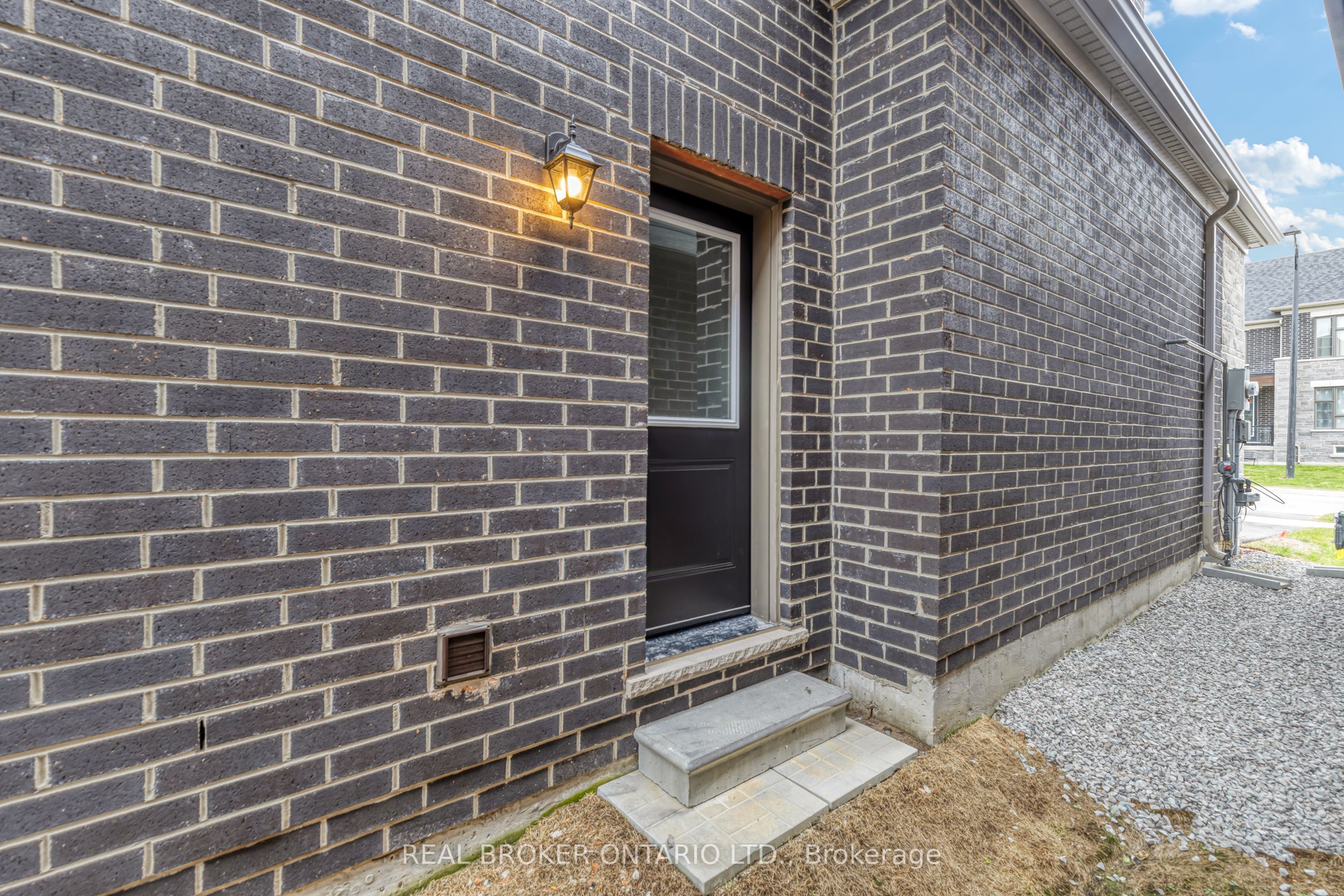 8 Daisy Street Property Photo 31