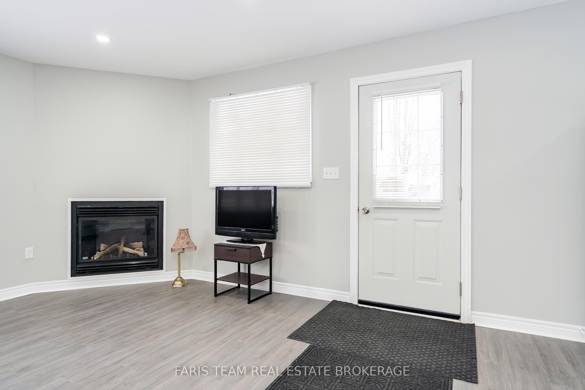 3554 John Street Property Photo 4