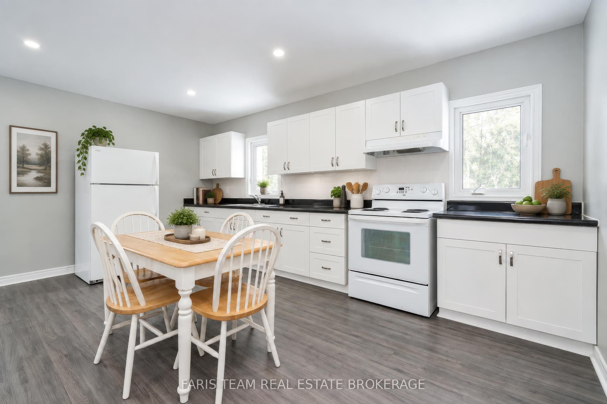 3554 John Street Property Photo 5