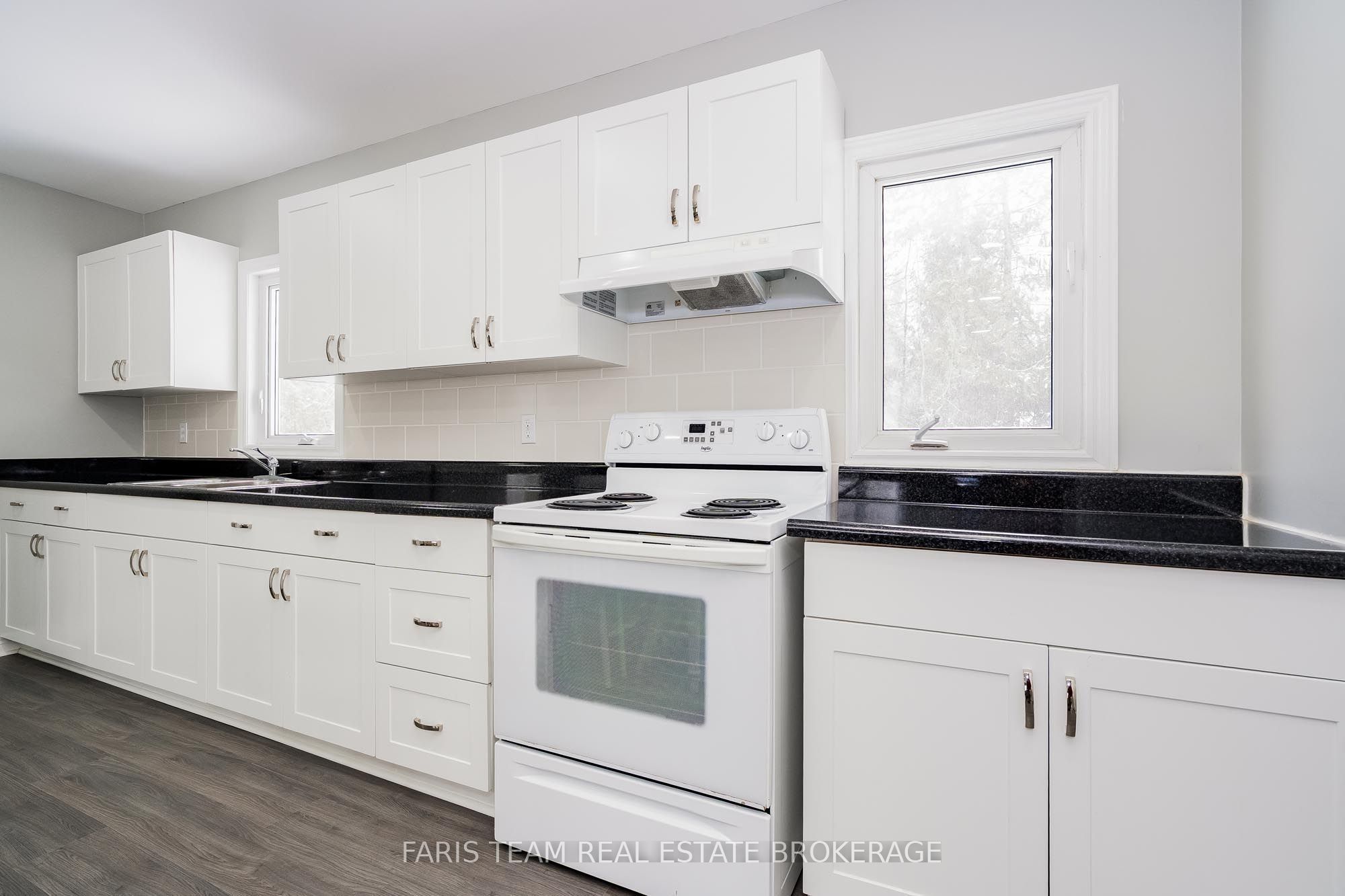3554 John Street Property Photo 8