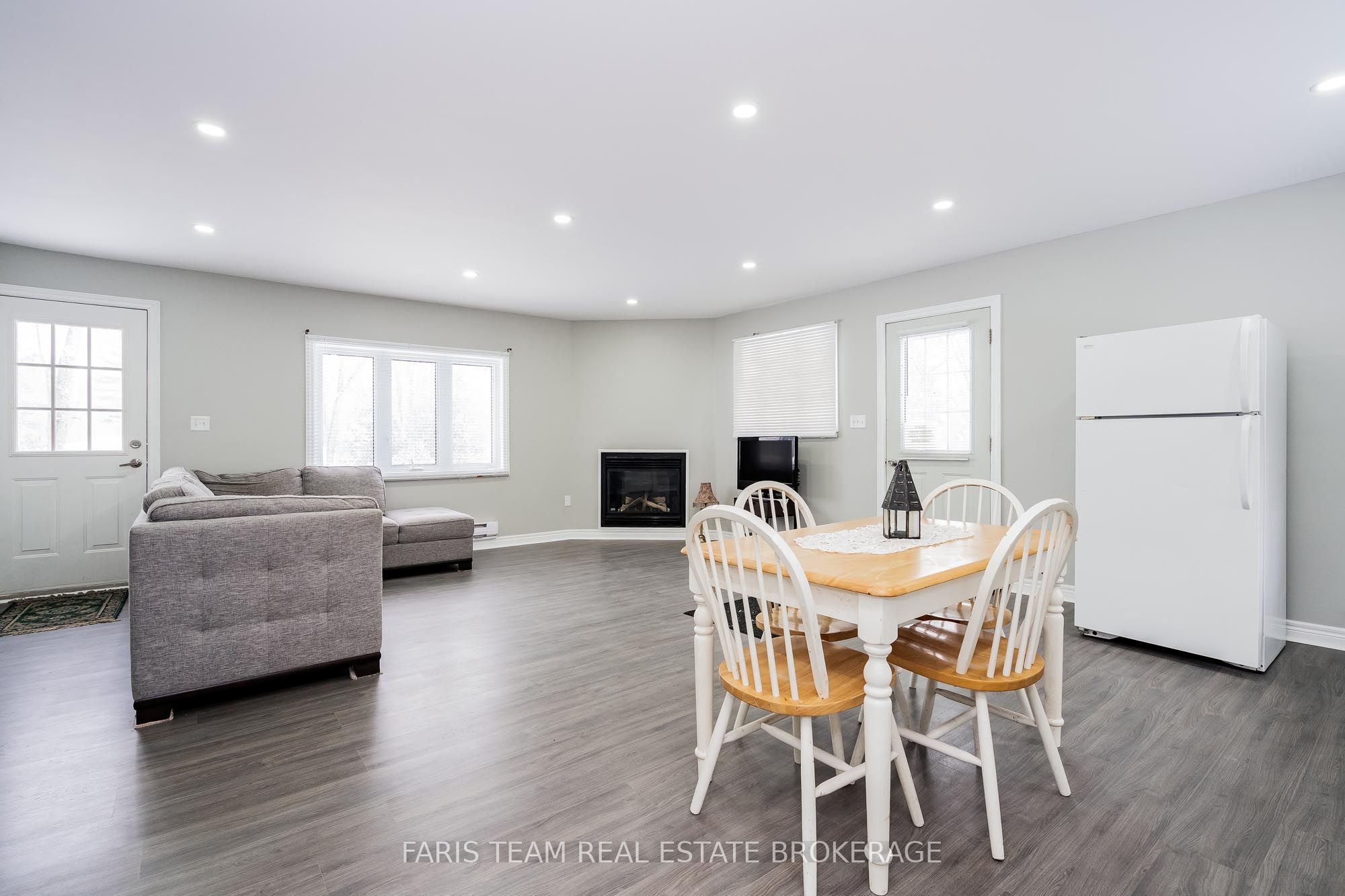3554 John Street Property Photo 10