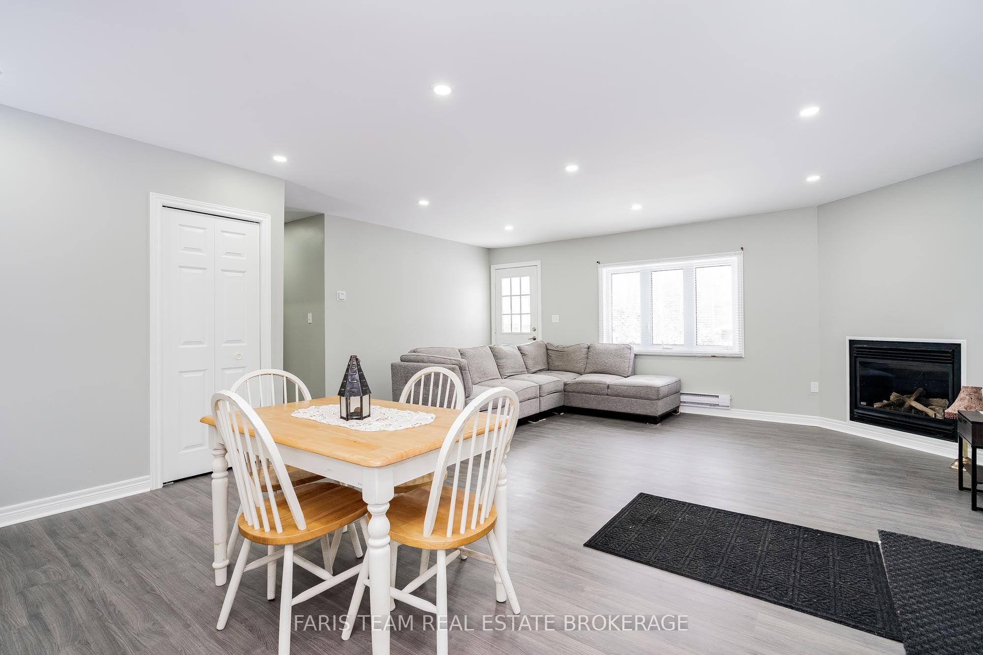 3554 John Street Property Photo 11