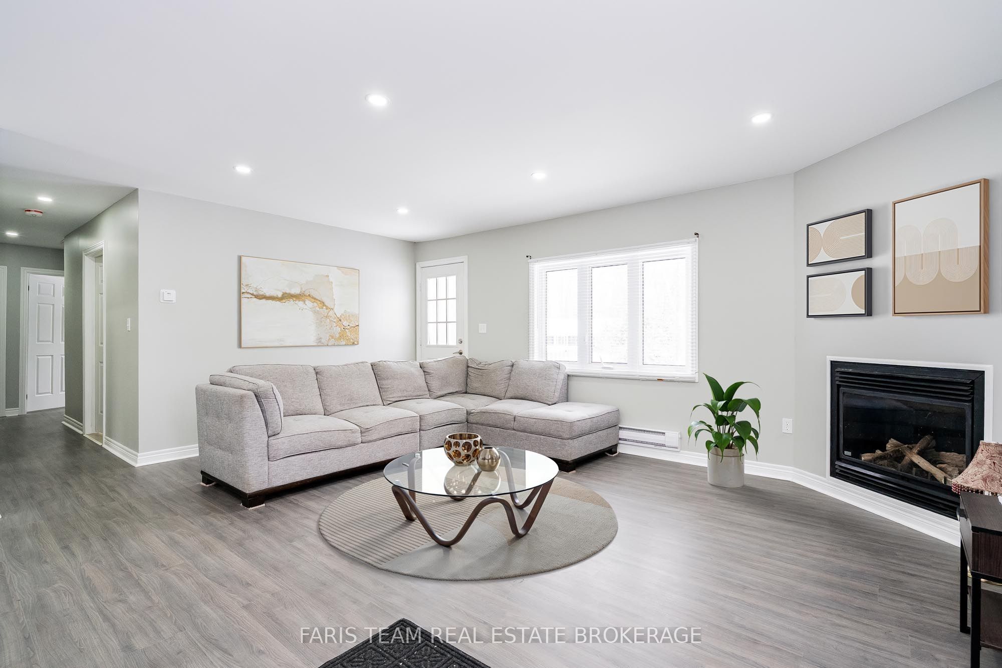 3554 John Street Property Photo 12