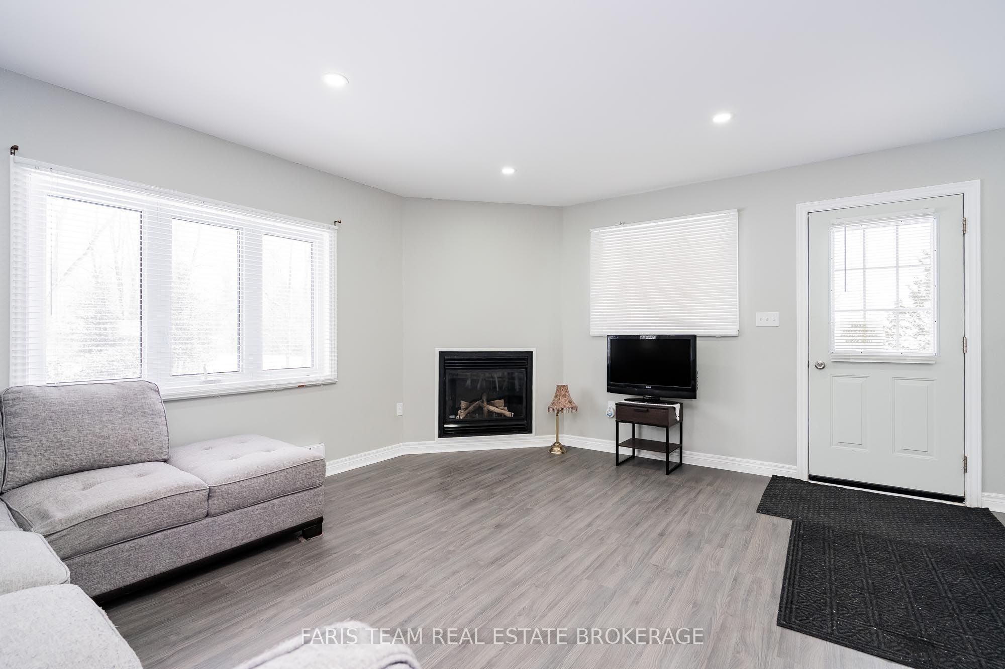 3554 John Street Property Photo 13