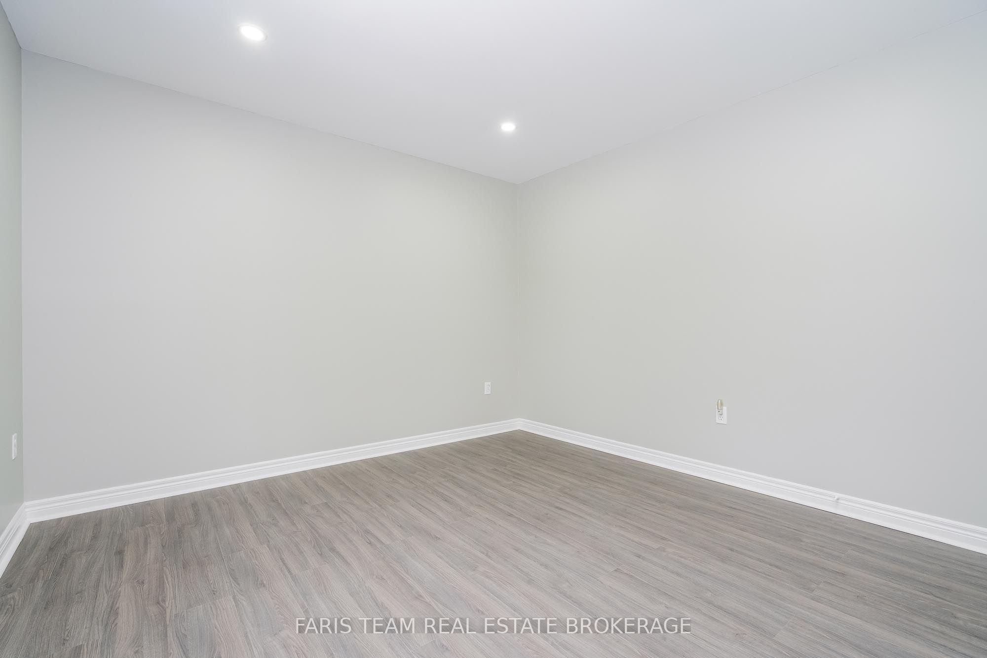 3554 John Street Property Photo 16