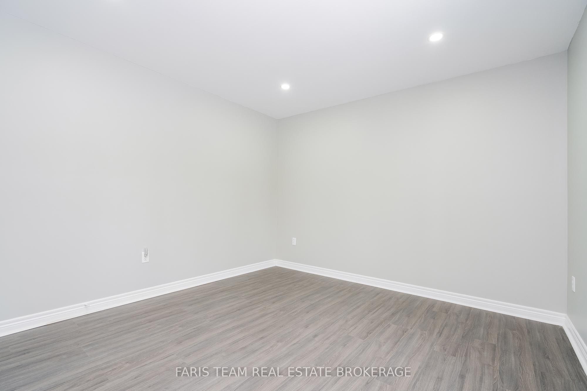 3554 John Street Property Photo 20