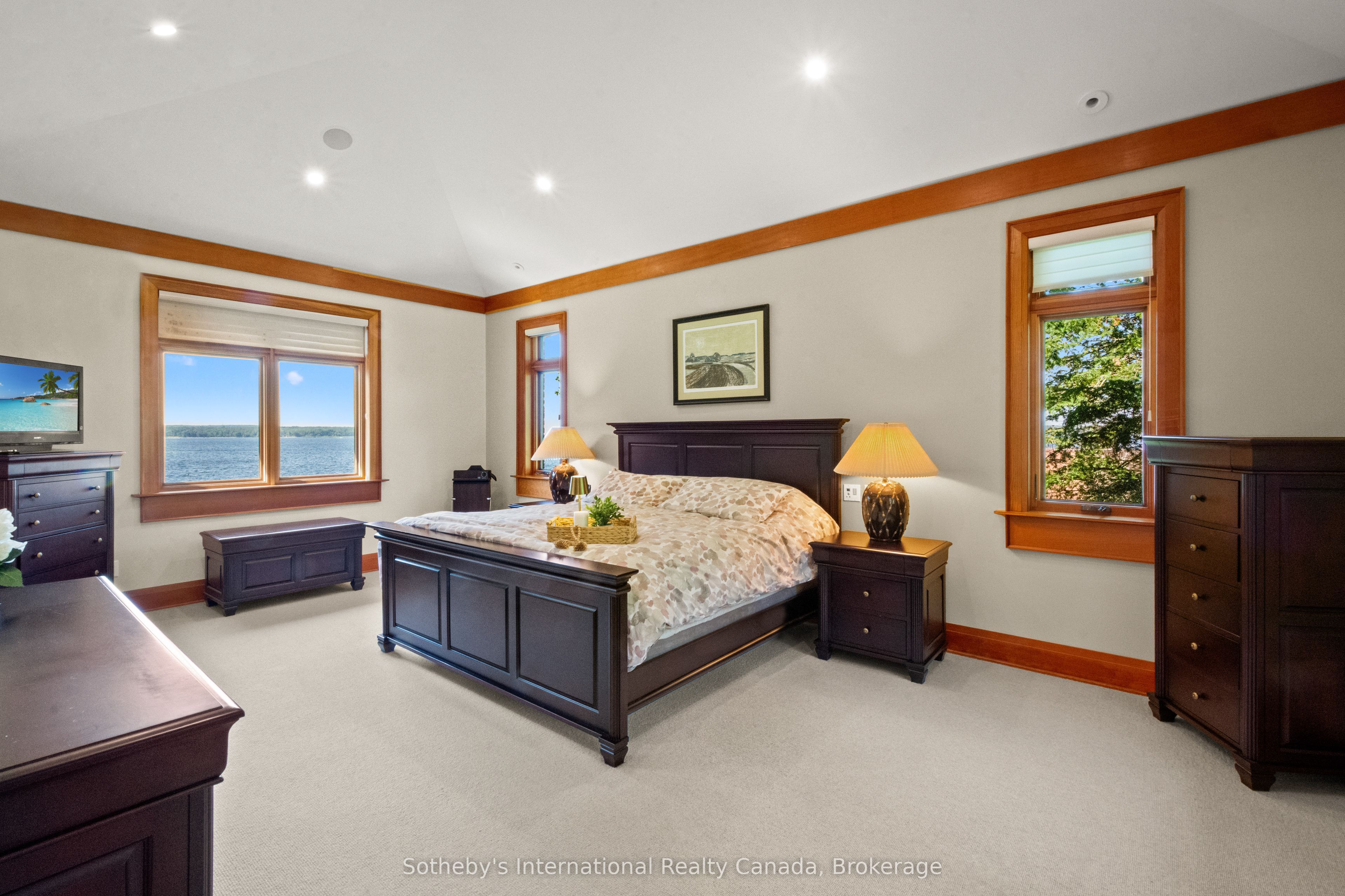 250 Gordon Drive Property Photo 18