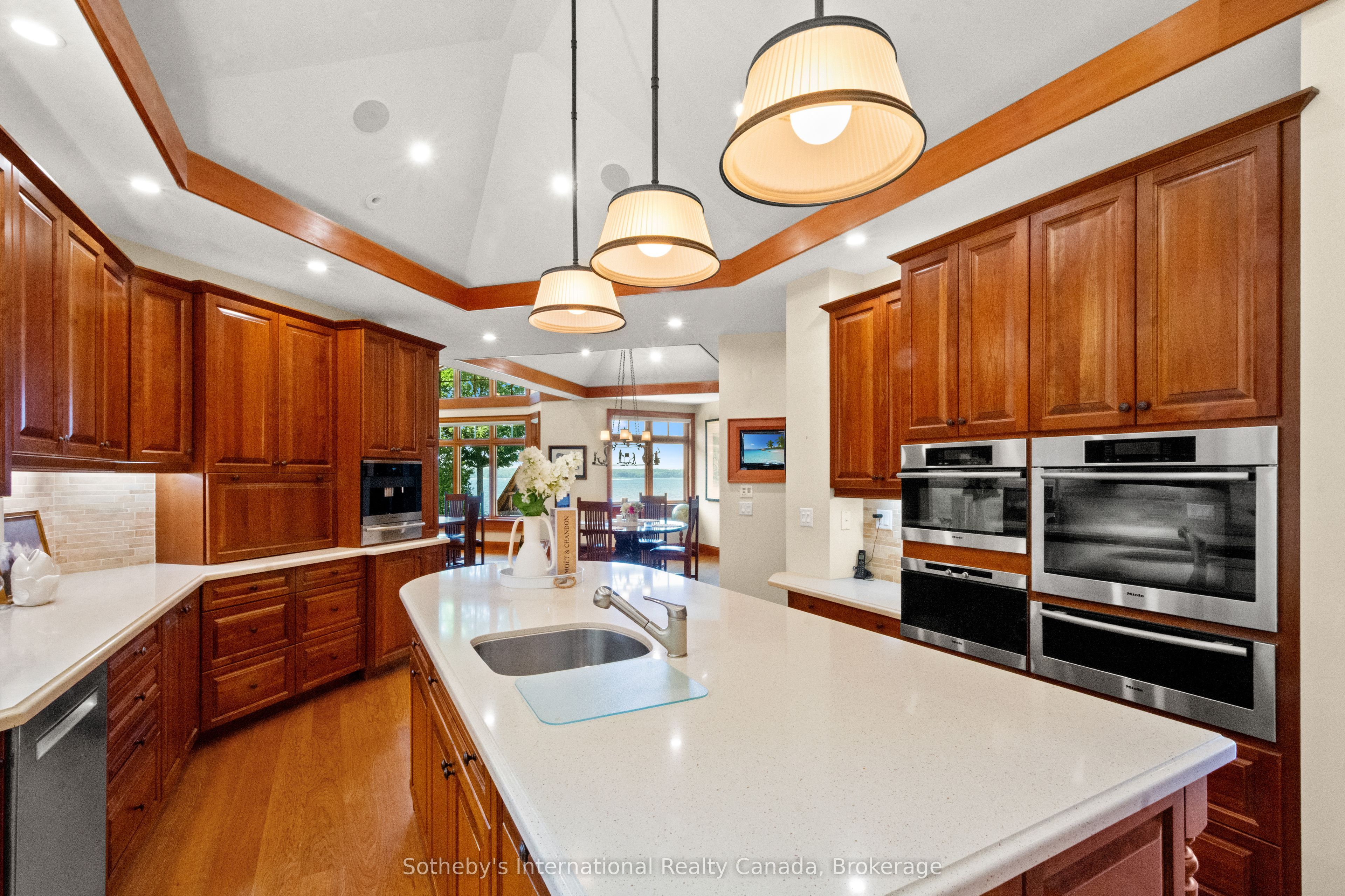250 Gordon Drive Property Photo 23