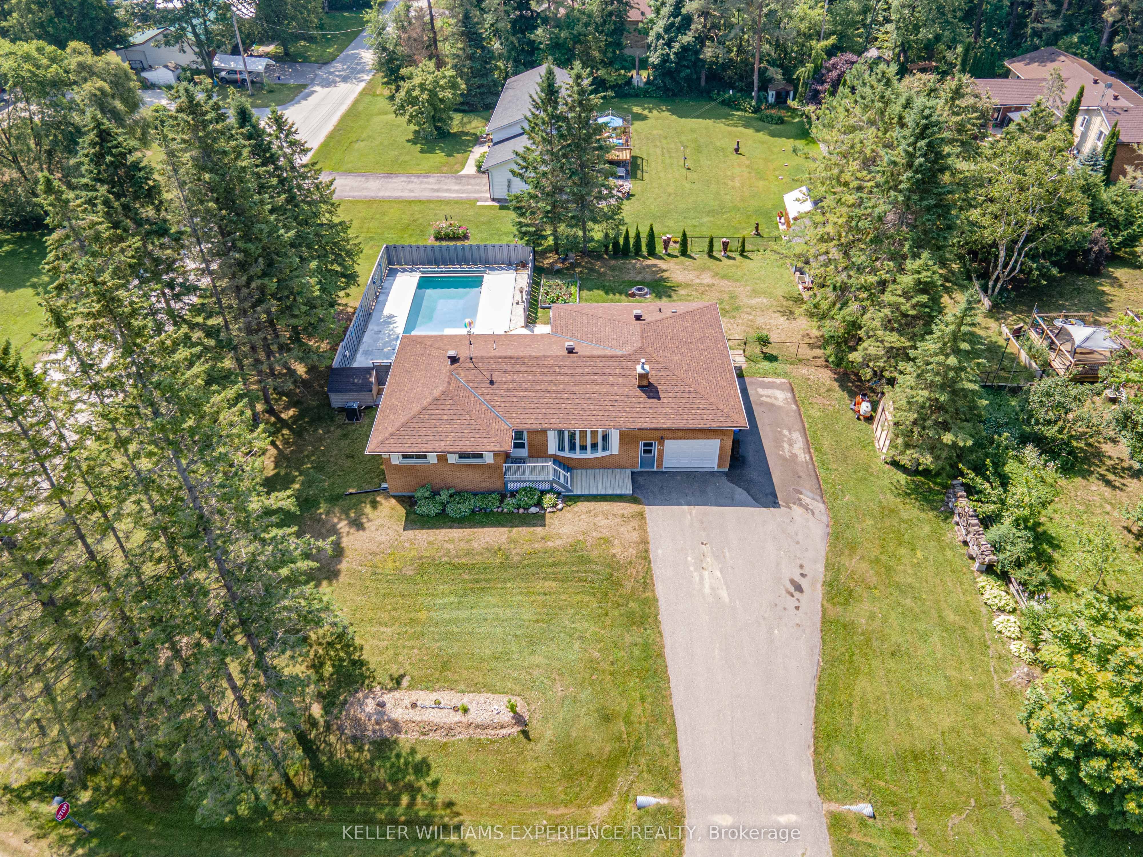 25 LAMERS Crescent Property Photo 1