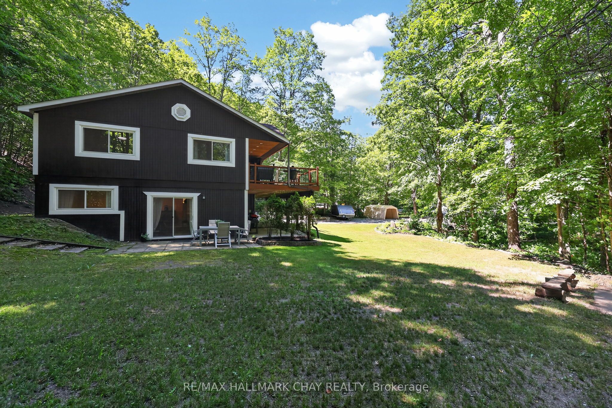 23 Algonquin Trail Property Photo 3