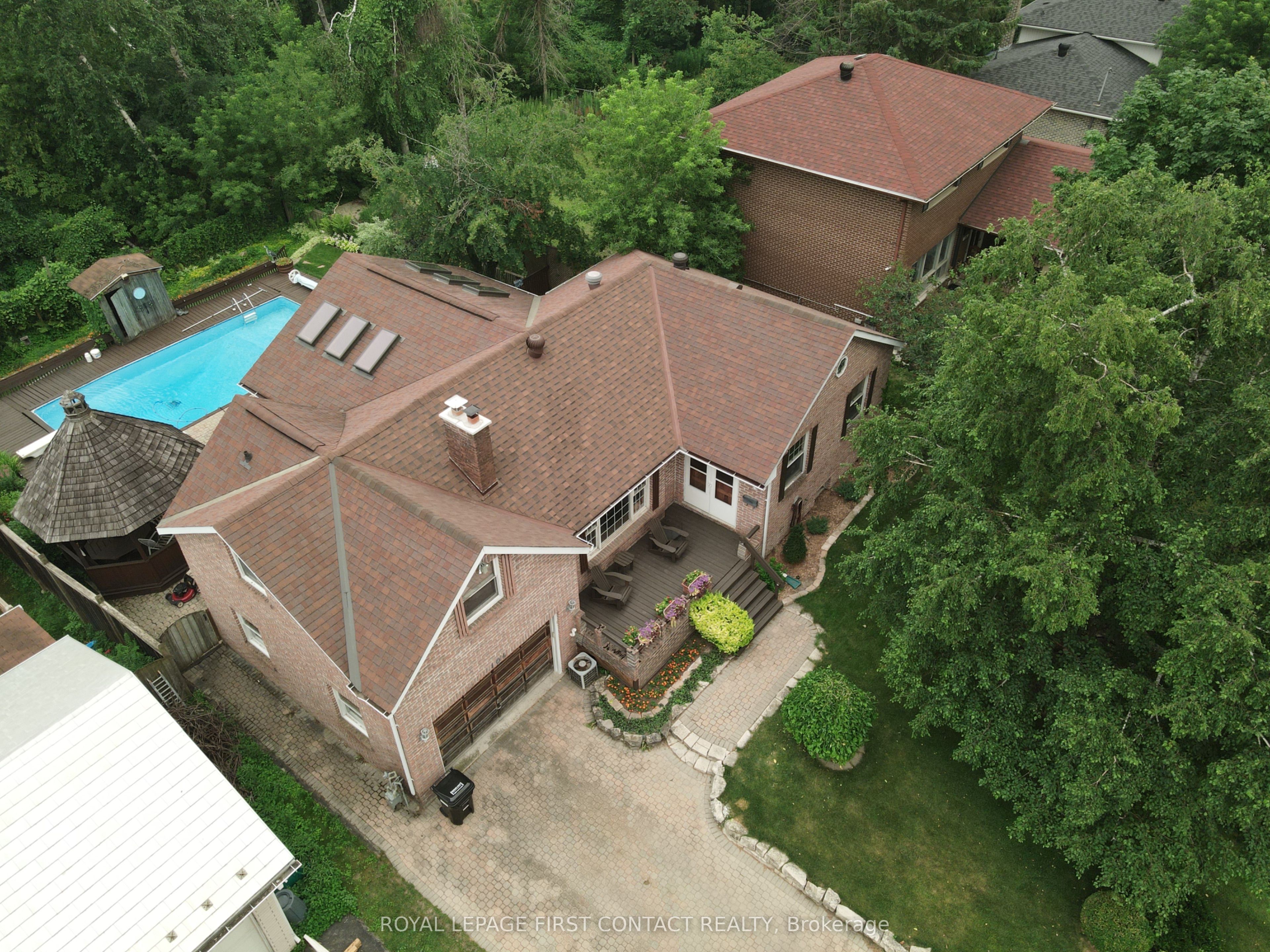 104 Eccles Street N Property Photo 3