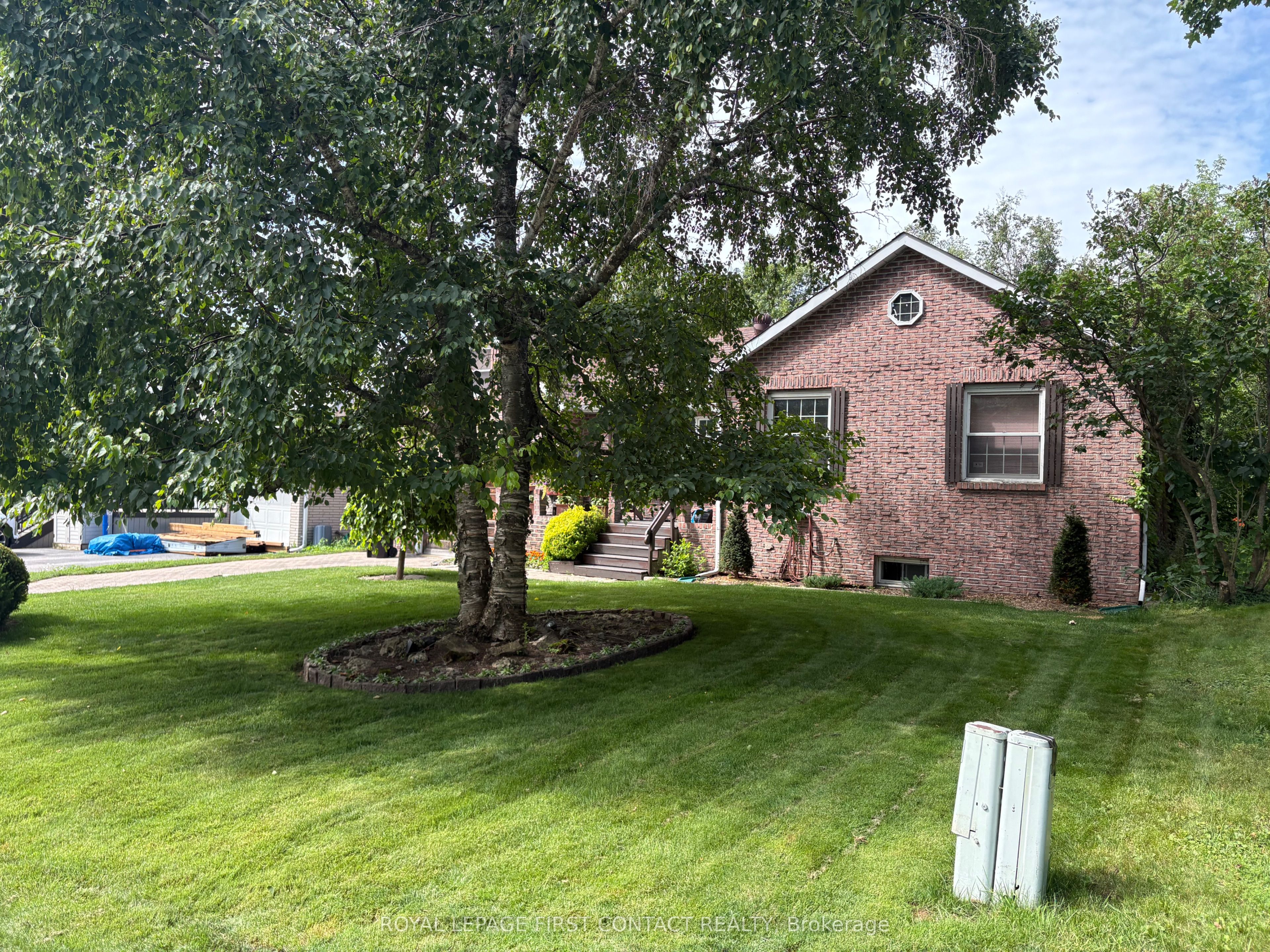 104 Eccles Street N Property Photo 4