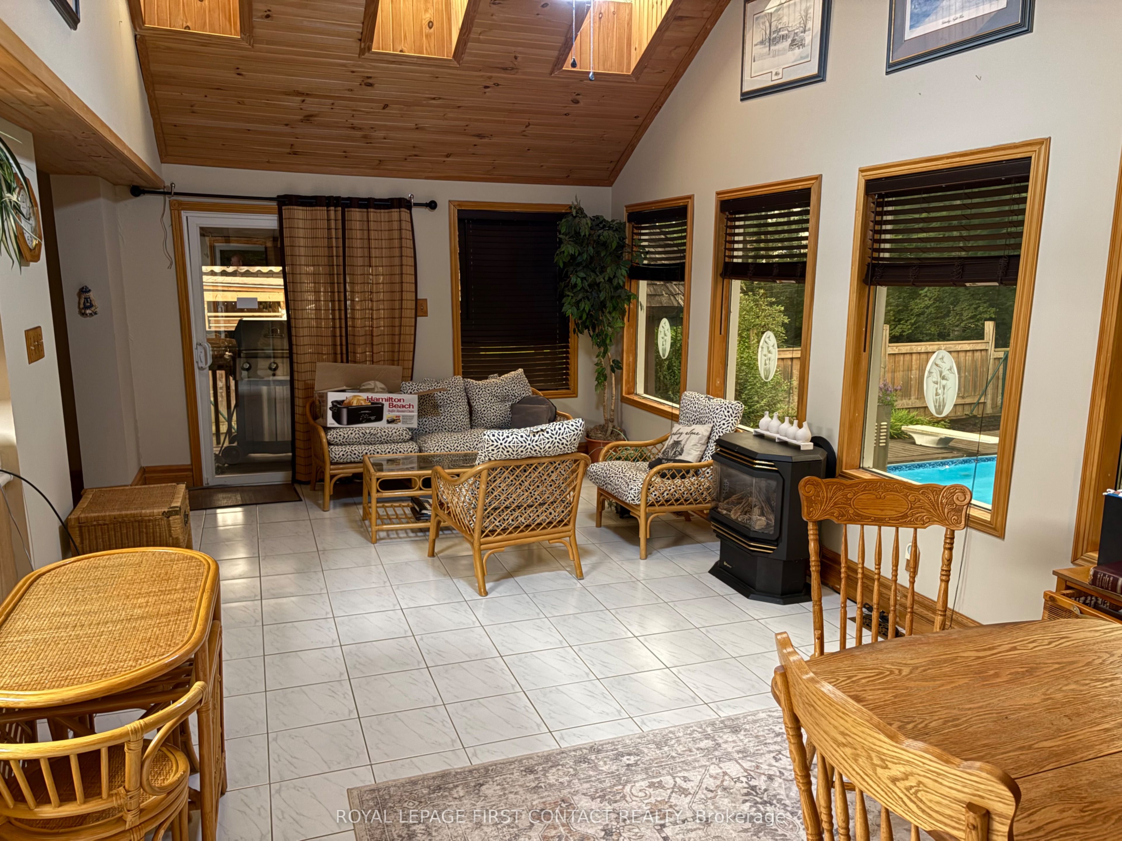 104 Eccles Street N Property Photo 14