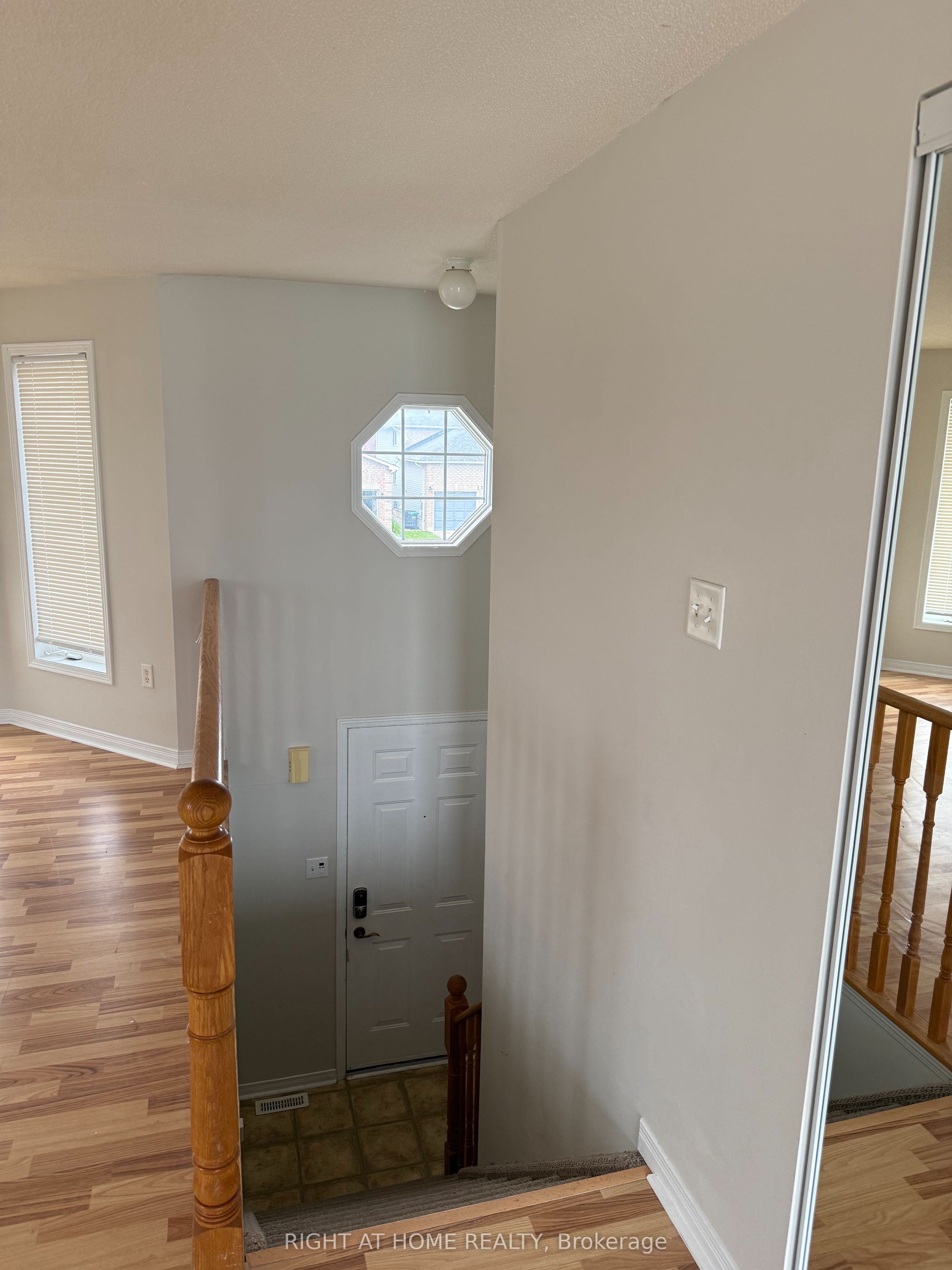 229 Dunsmore Lane Upper Property Photo 3