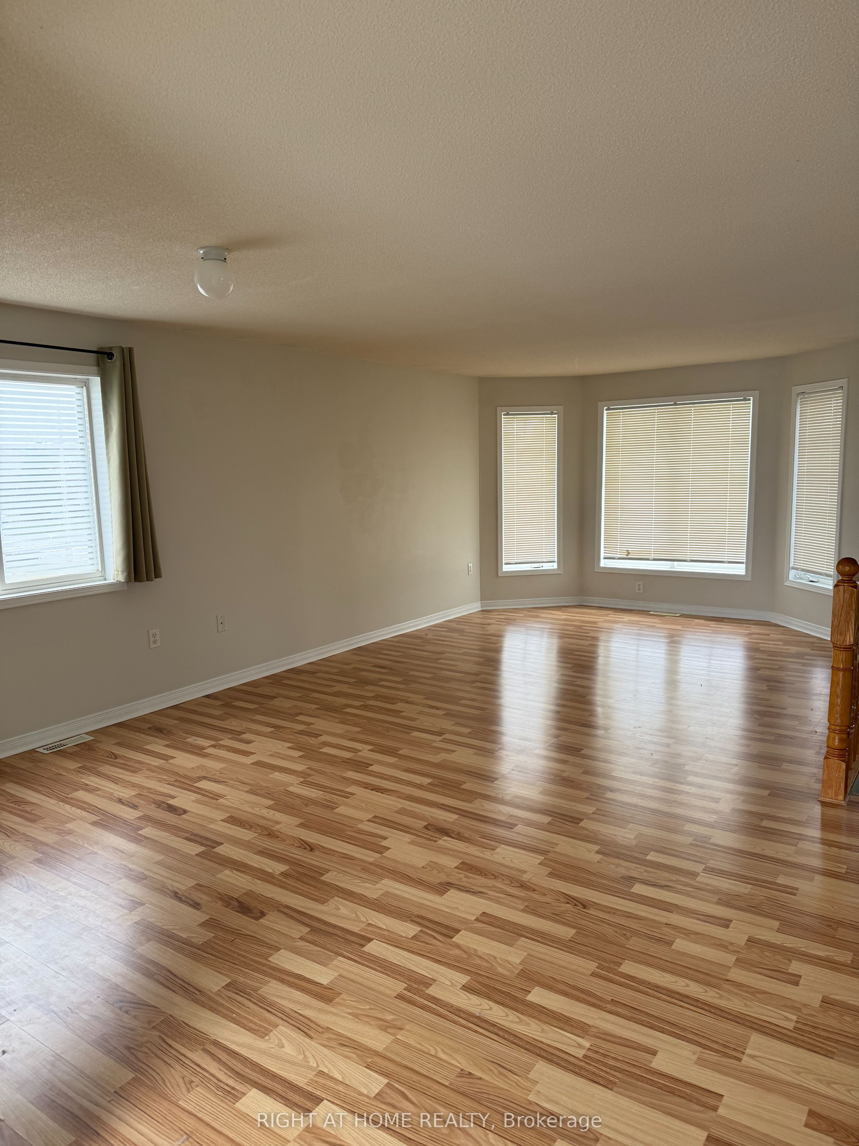 229 Dunsmore Lane Upper Property Photo 5