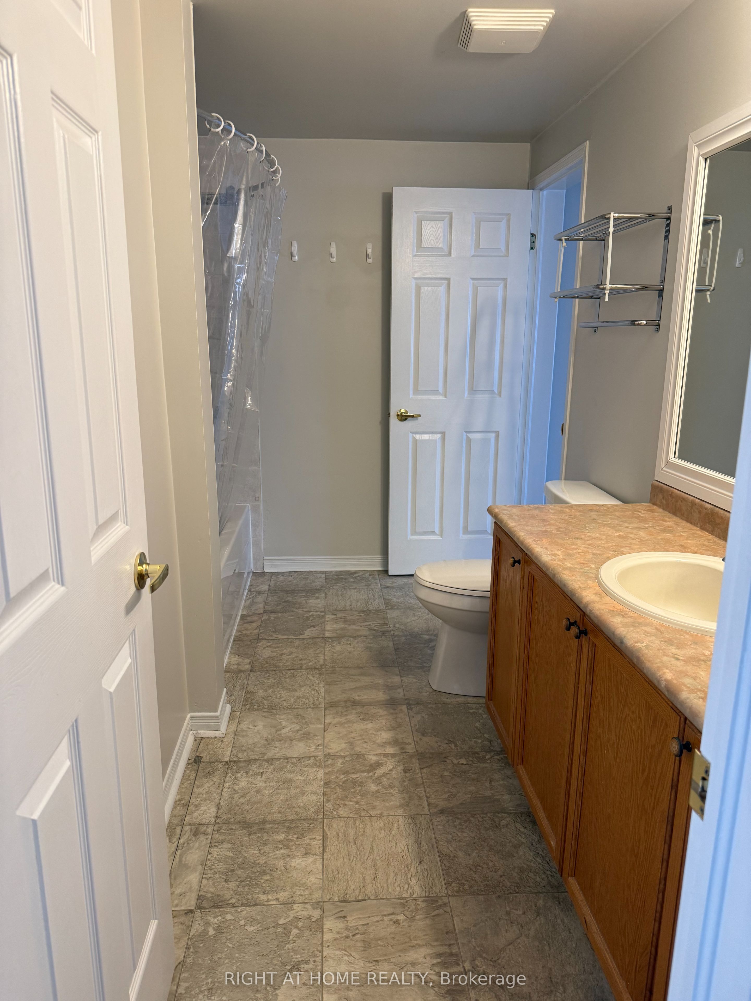 229 Dunsmore Lane Upper Property Photo 12