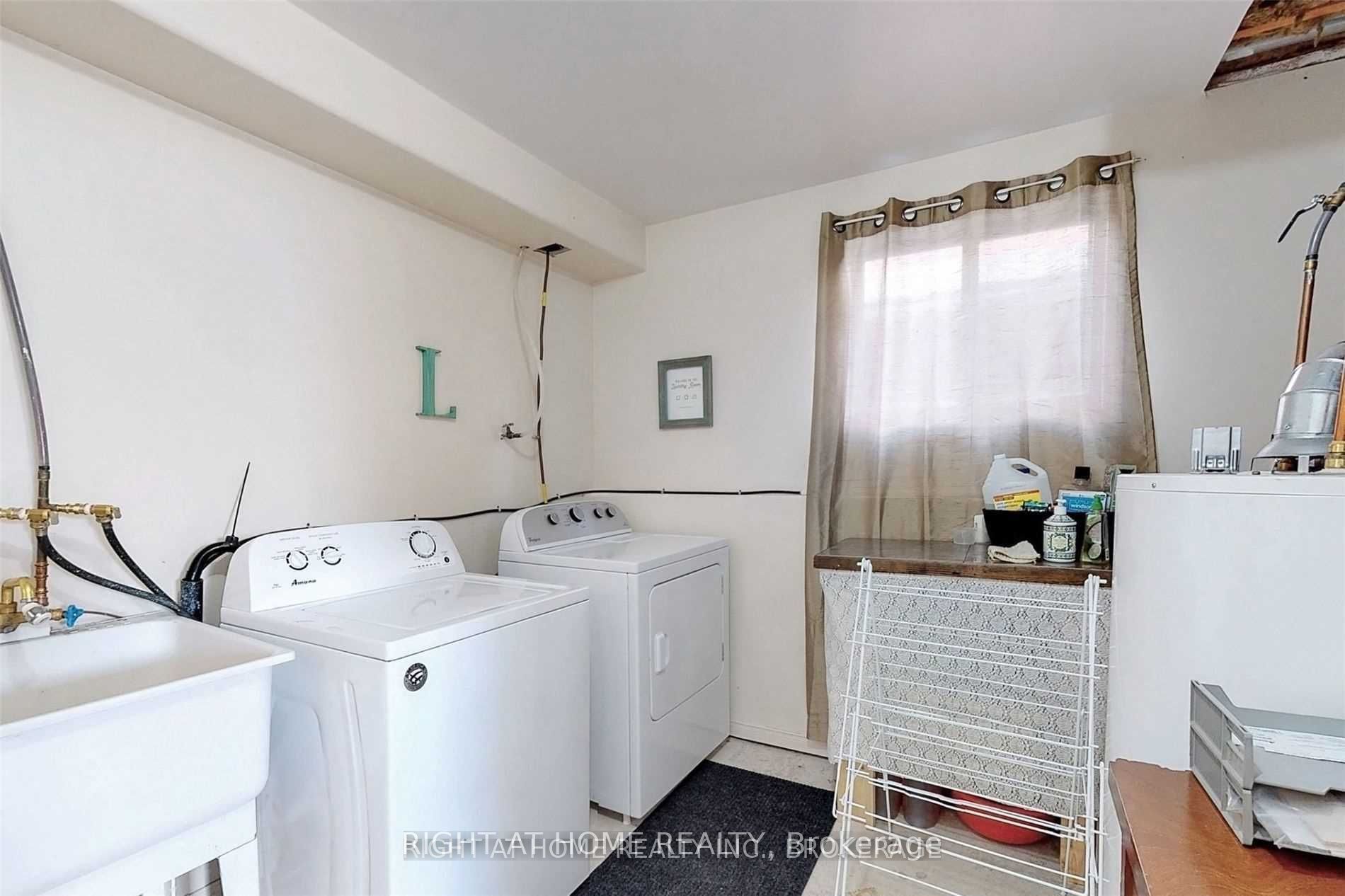 229 Dunsmore Lane Upper Property Photo 13