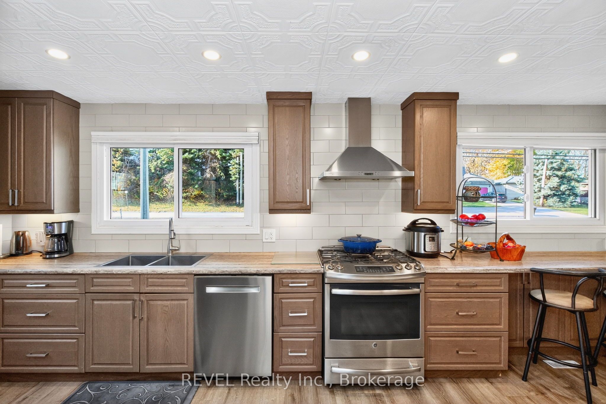 635 William Street Property Photo 10