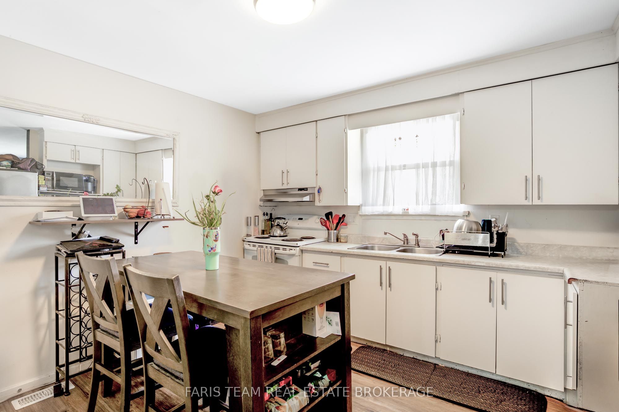 179 John Street Property Photo 4