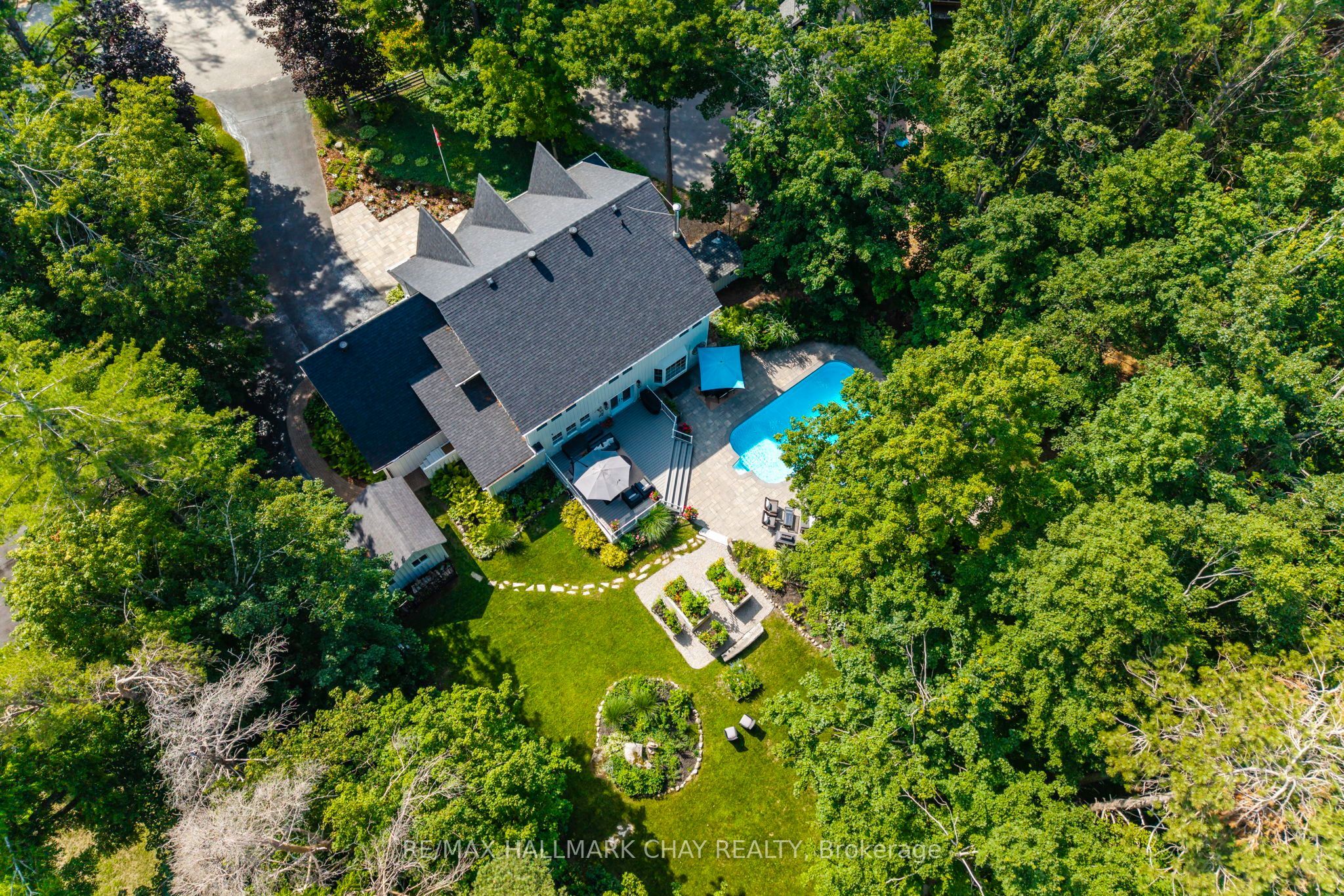 18 Pine Lane Property Photo 2