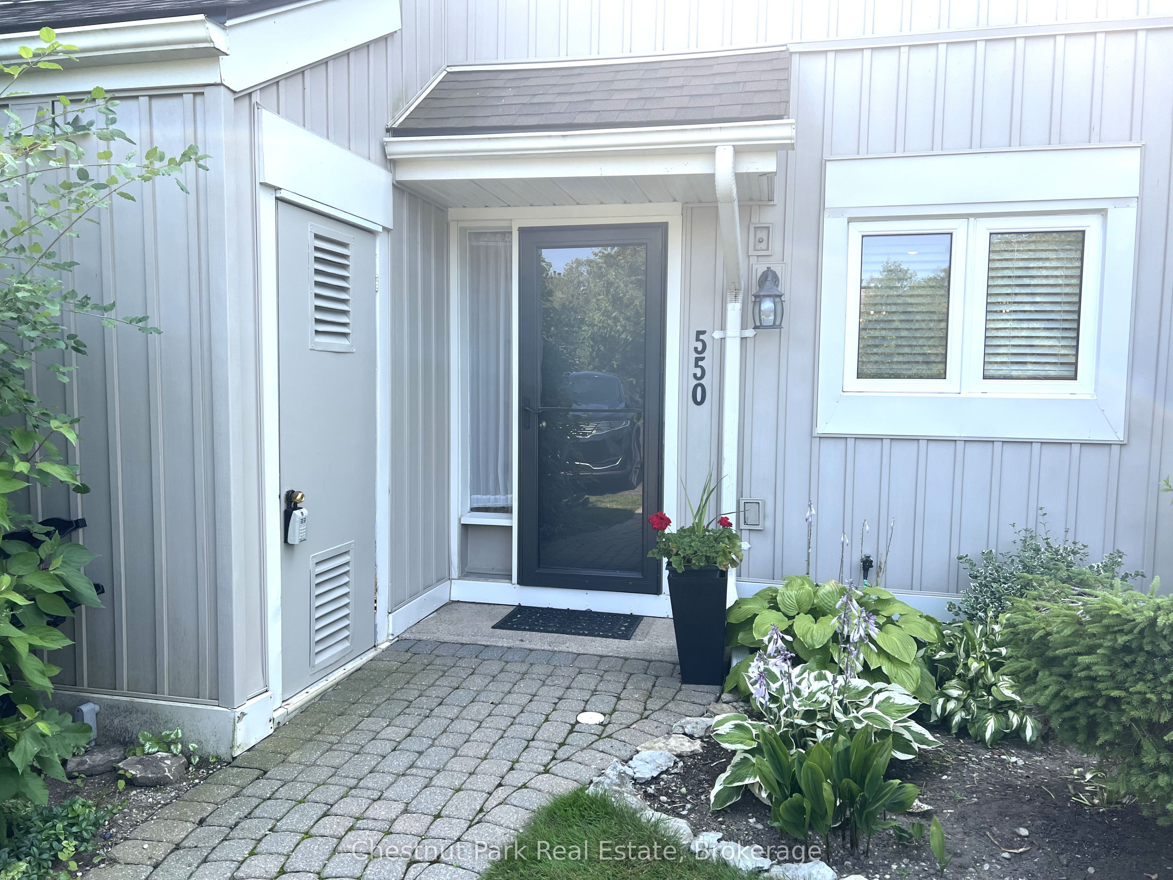 550 Oxbow Crescent Property Photo 1