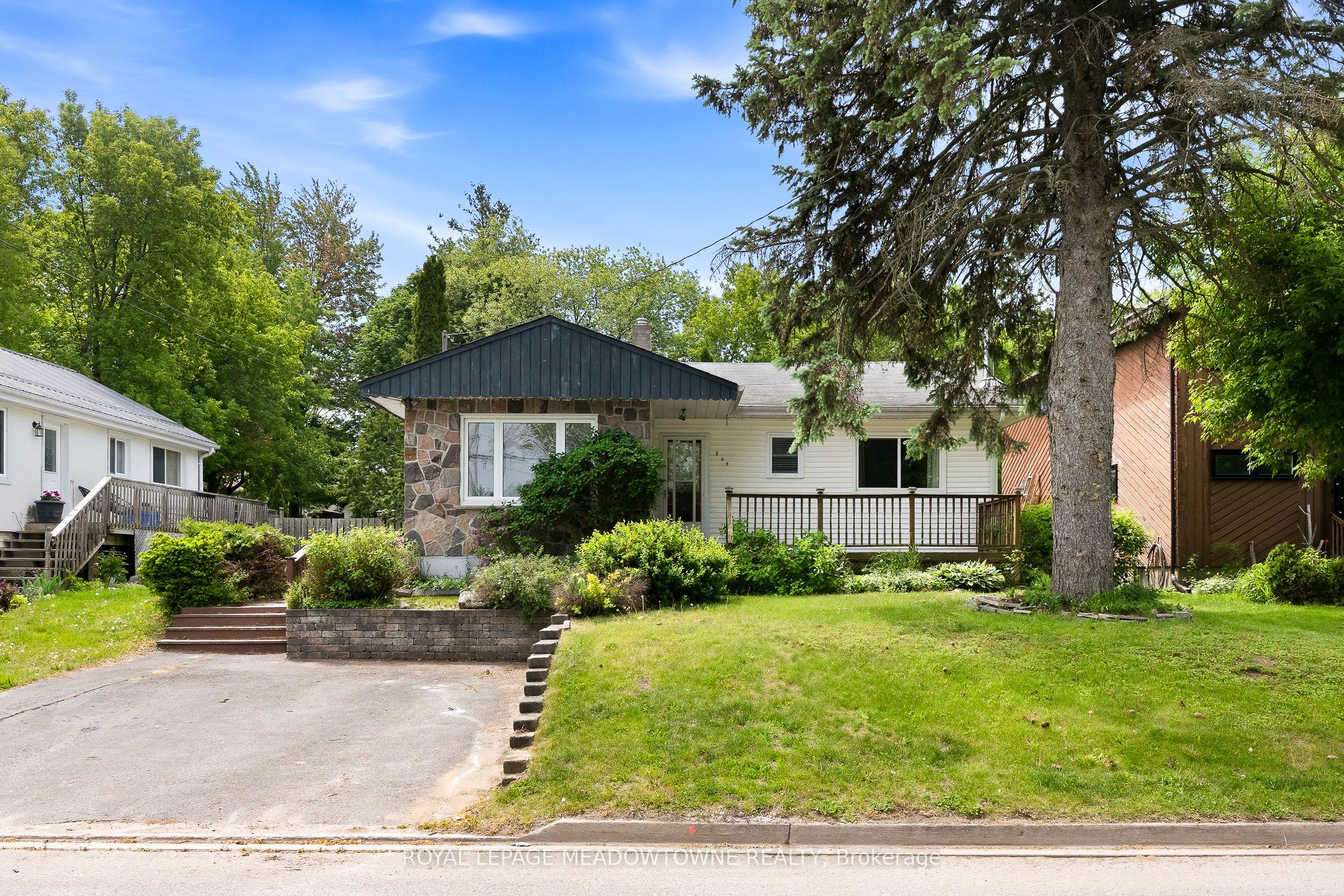 209 Cliff Road Property Photo 1