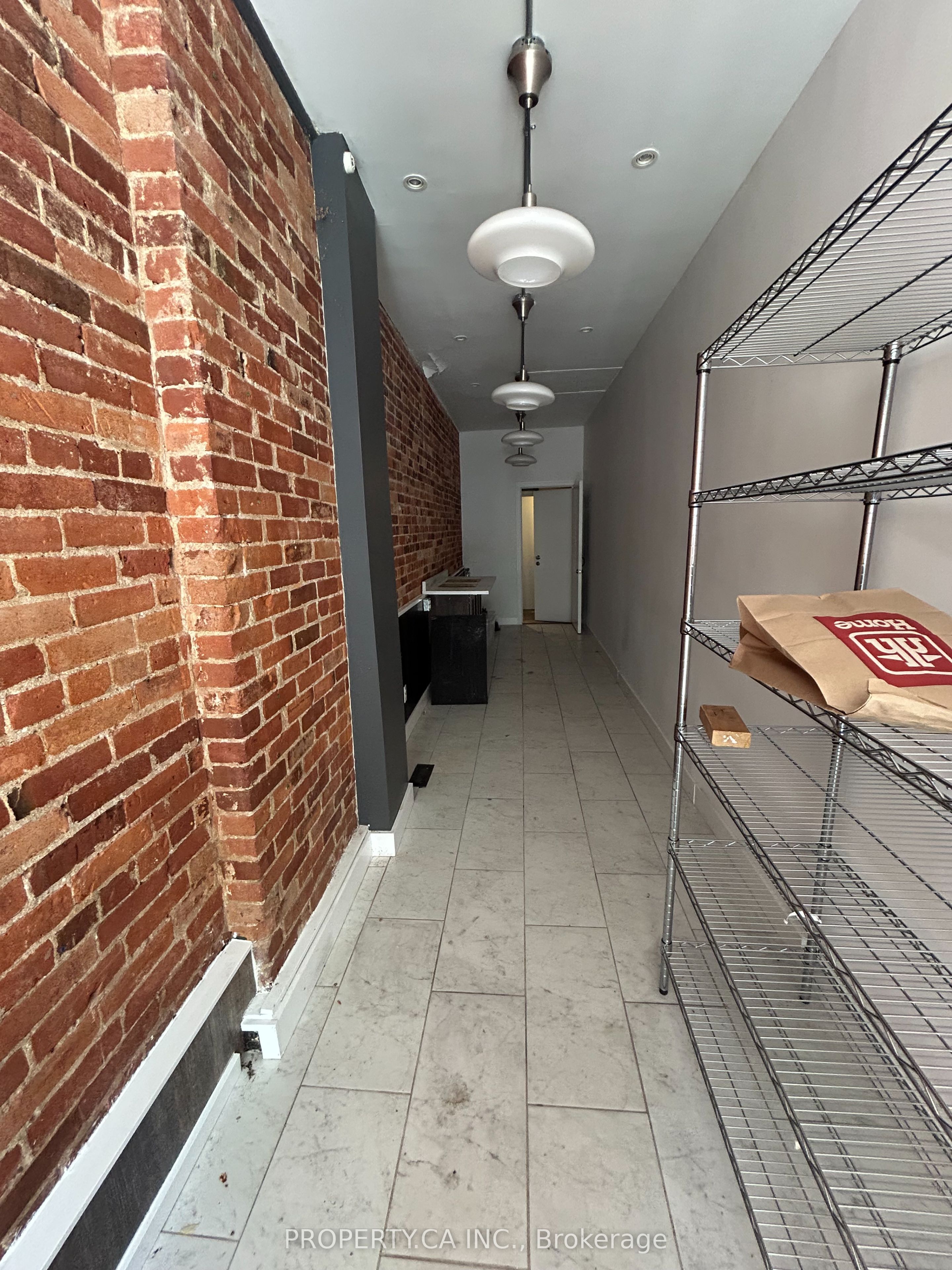 17 West Street S Property Photo 6