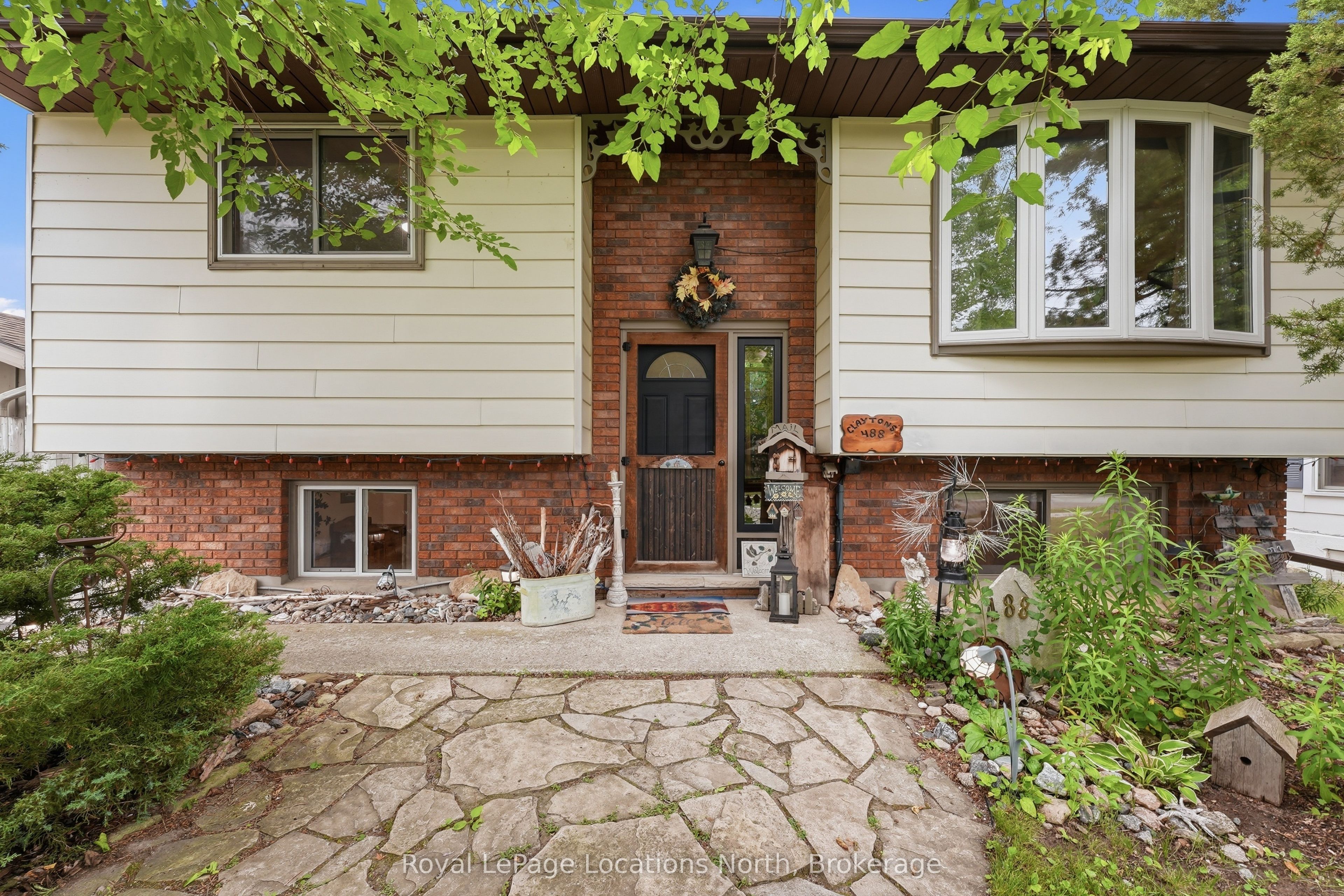 488 Maple Street Property Photo 2