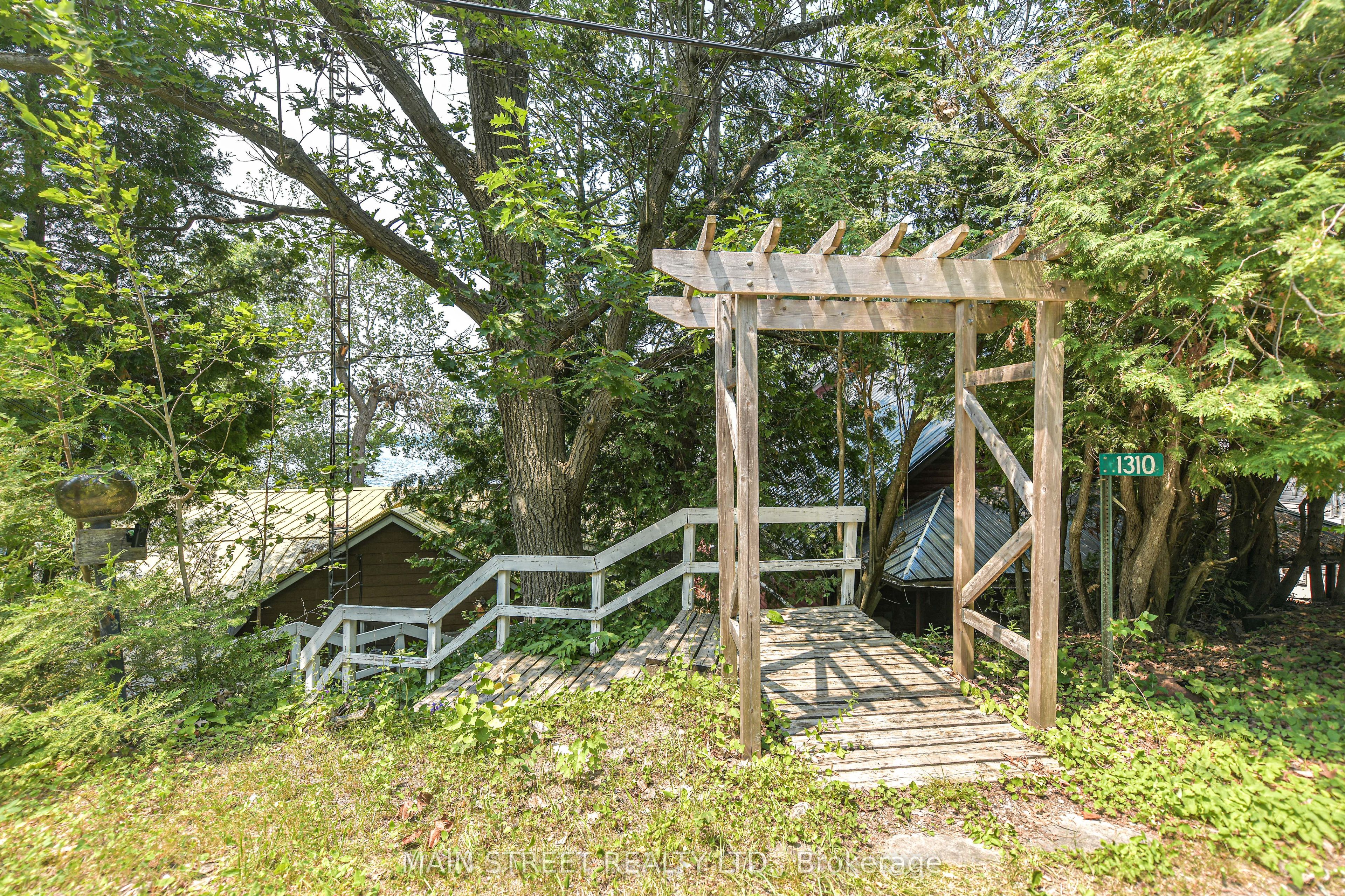 1310 Black Beach Lane Property Photo 5