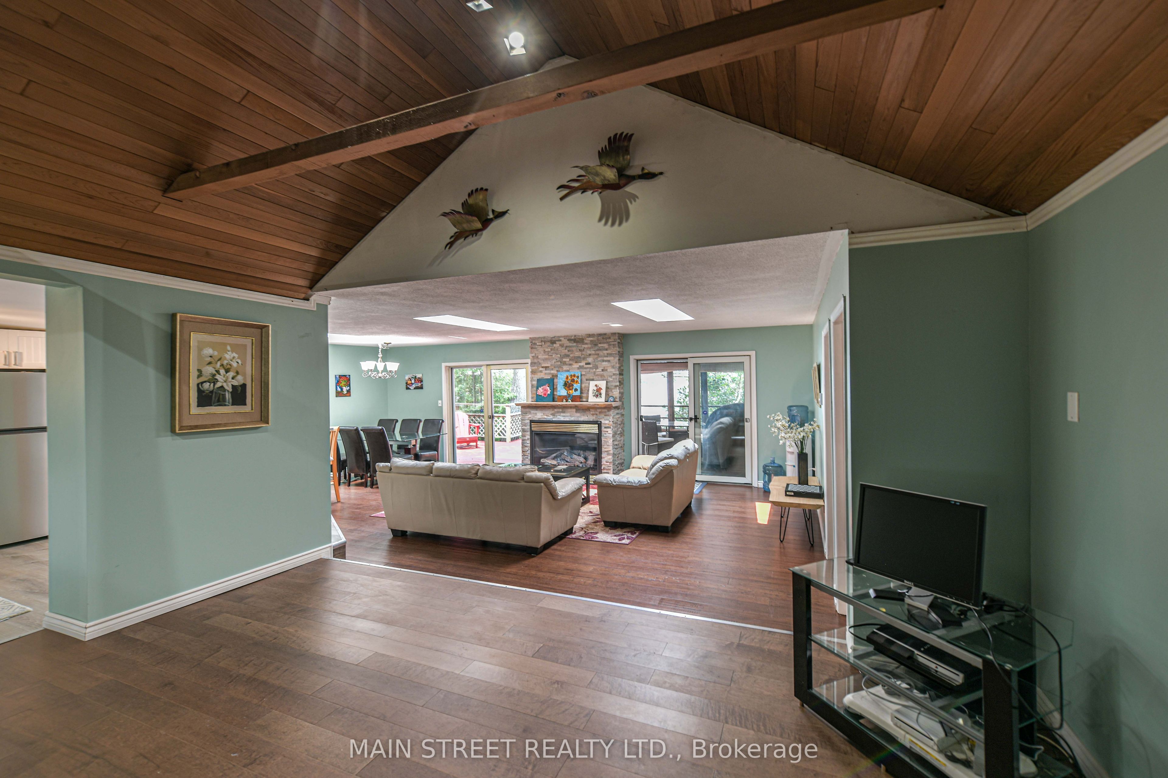 1310 Black Beach Lane Property Photo 11