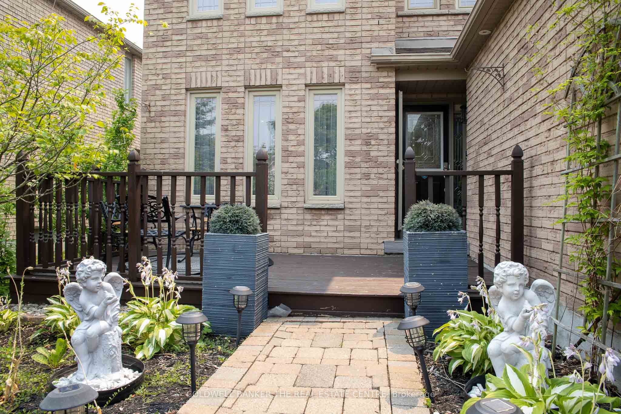 497 Grove Street E Property Photo 2
