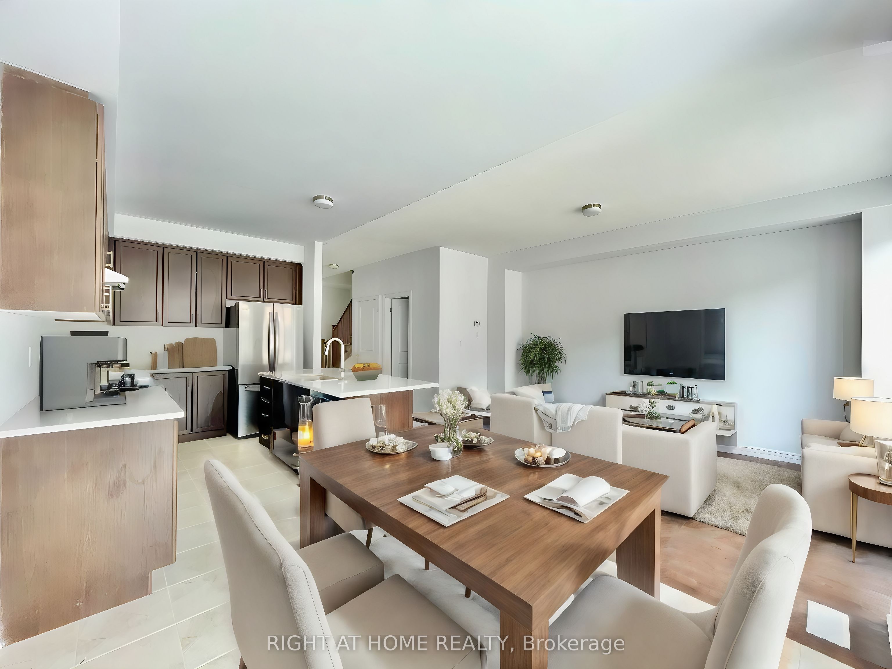 67 Milady Crescent Property Photo 2