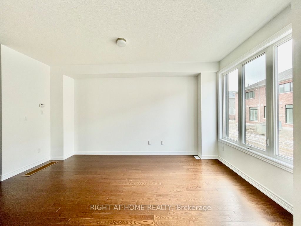 67 Milady Crescent Property Photo 4