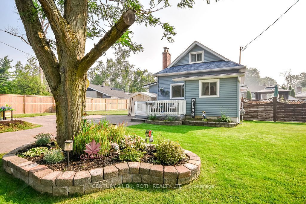 412 COUCHICHING POINT Road Property Photo 1
